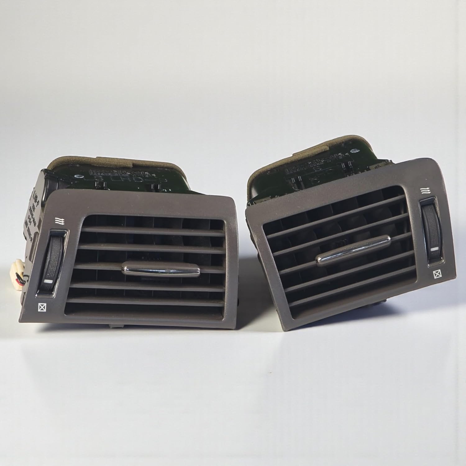 LS460 DASHBOARD LEFT & RIGHT SIDE AIR VENT 2ps Beige (Used)