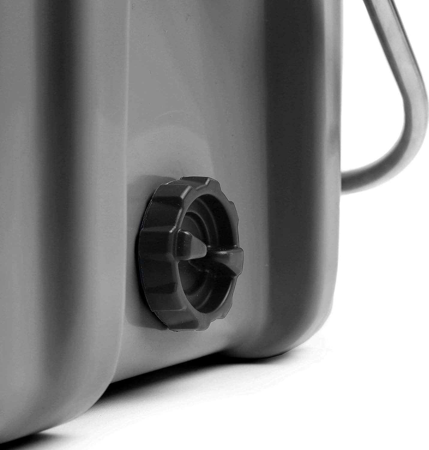 Arctic Zone Titan Deep Freeze 20Q Premium Ice Chest Roto Cooler with Microban Antimicrobial Protection, Gray : Everything Else