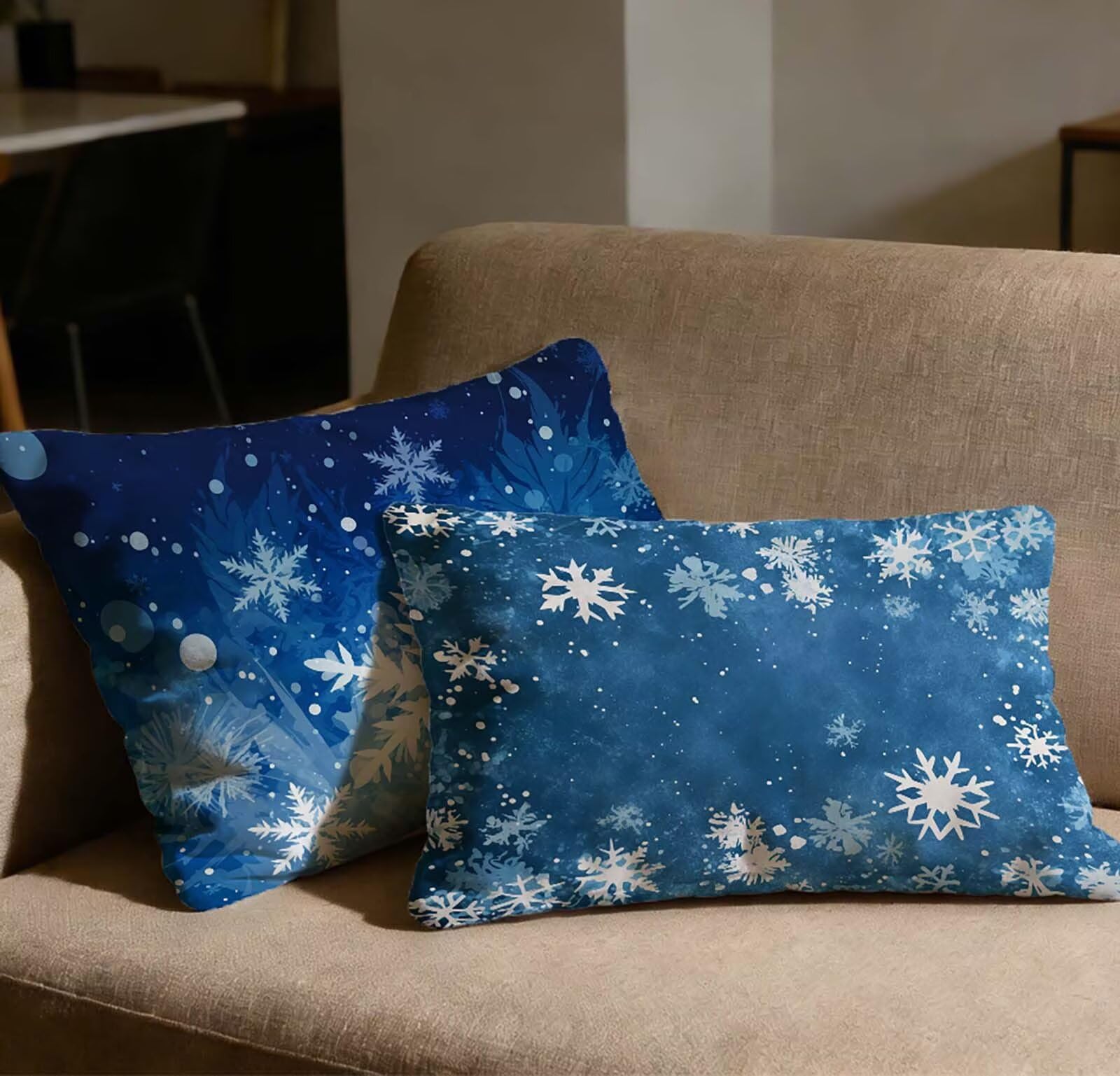 Housse de coussin bleu en velours au motif flocon de neige, douceur premium pour lit et canapé
