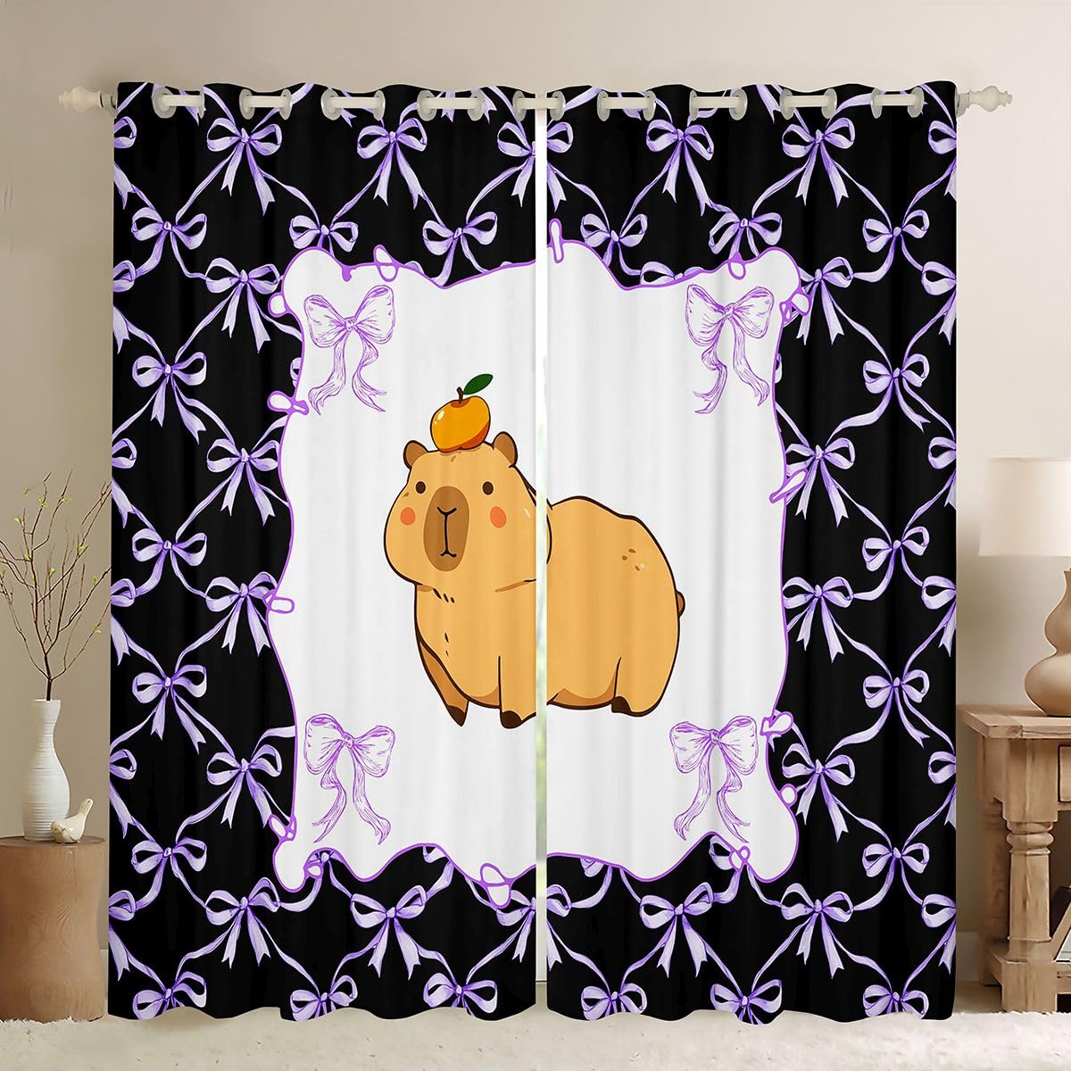 Homewish Urocze zasłony okienne kapibara, 117 x 137 cm, 2 zestawy paneli – czarno-fioletowa wstążka z kokardką, zasłony zaciemniające, kawaii, gryzonie, zwierzęta, kokardki, kokardki, muszka do