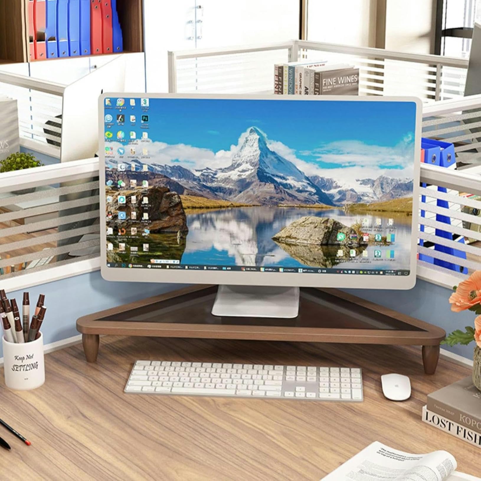 Support de moniteur en bois massif d'angle pour un bureau à la maison zen