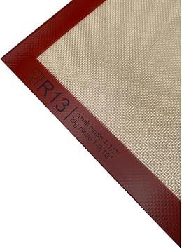 Yanmaz Yapışmaz Silikon Pişirme Matı, Fırın Altlığı, 30x40 cm, 116 gr, 0.75 mm Kalınlık, Yıkanabilir, 220 Derece Isıya Dayanıklı
