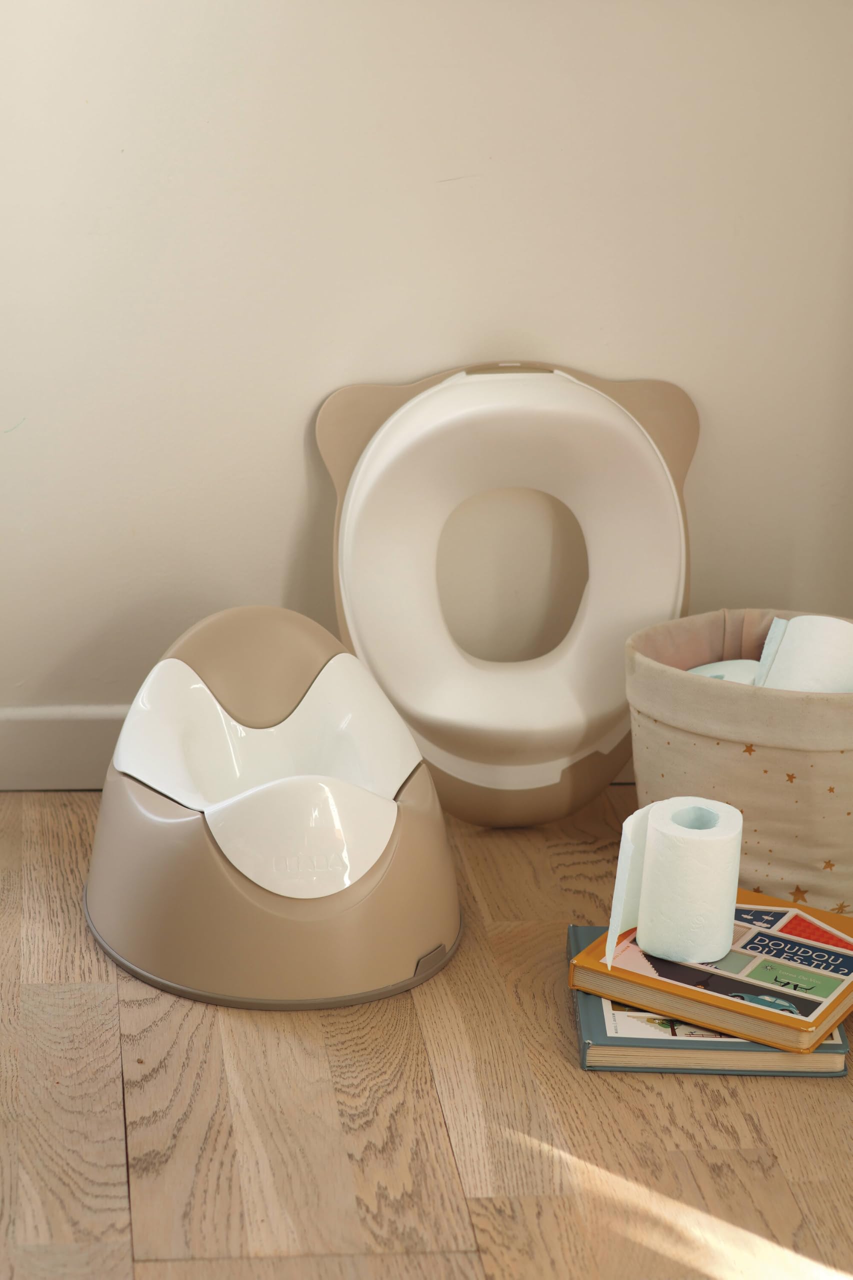 BÉABA, Réducteur de Toilette, Rehausseur WC Enfant Siège de Toilette avec crochet de fixation, Conception Antidérapants ergonomique, Facile d'entretien, Terre d'argile