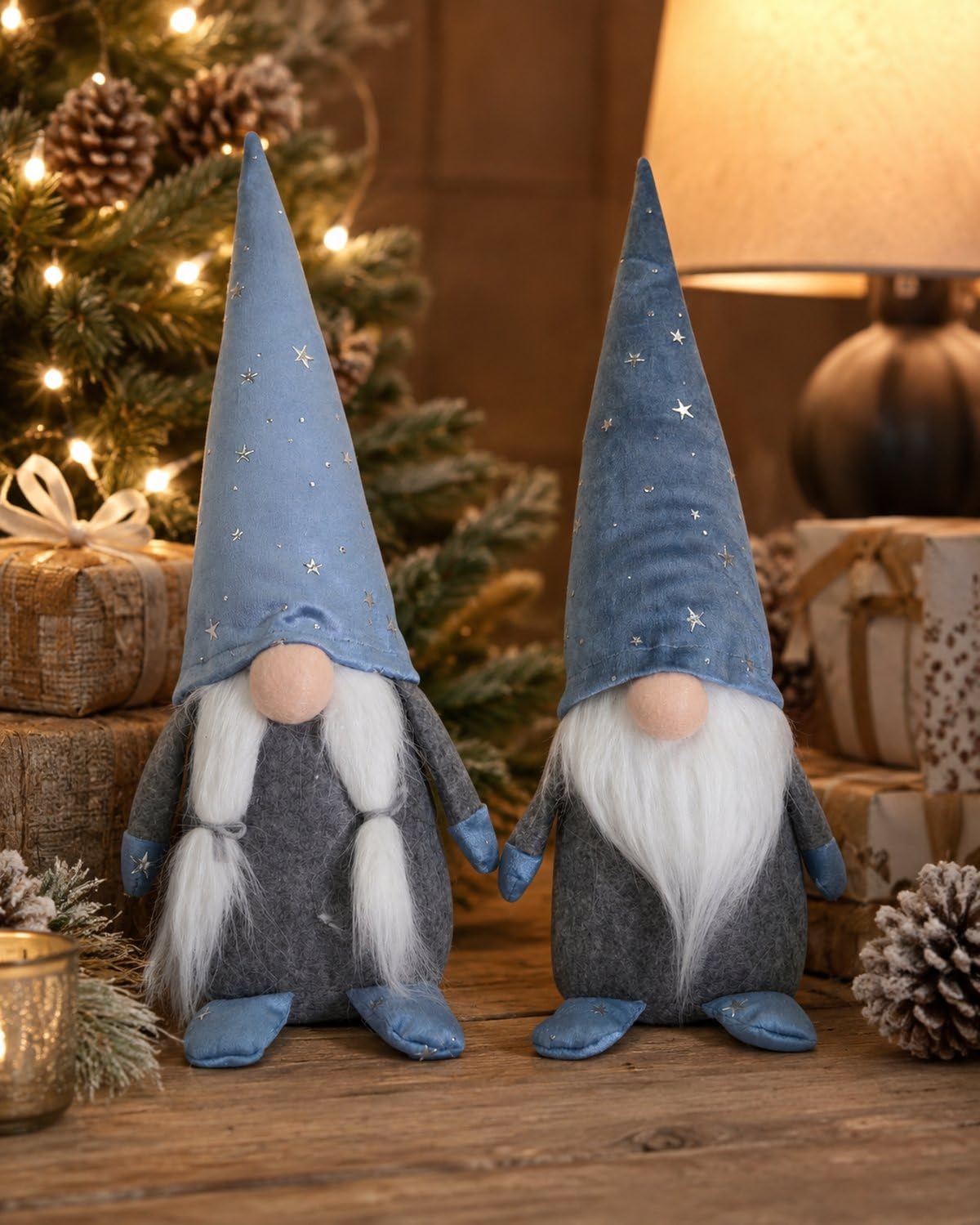 Riffelmacher Wichtel 2er Set Mann & Frau mit Sternenmütze | Blau | Stoff | 13×11×35 cm | Liebevolle Weihnachtsdeko für Fensterbank & Kommode | 10487
