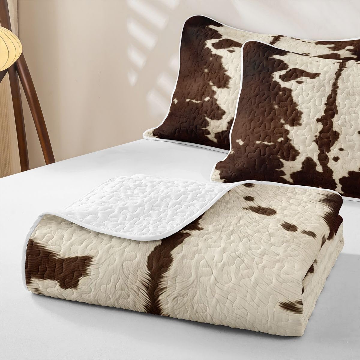 Manfei Brown and White Cowhide Kids Quilt Set King Size,Western Style Quilted Bedspread,Rustic Farmhouse Quilted Coverlet with 2 Pillow Sham,Brown Beige Bed Covers for All Season