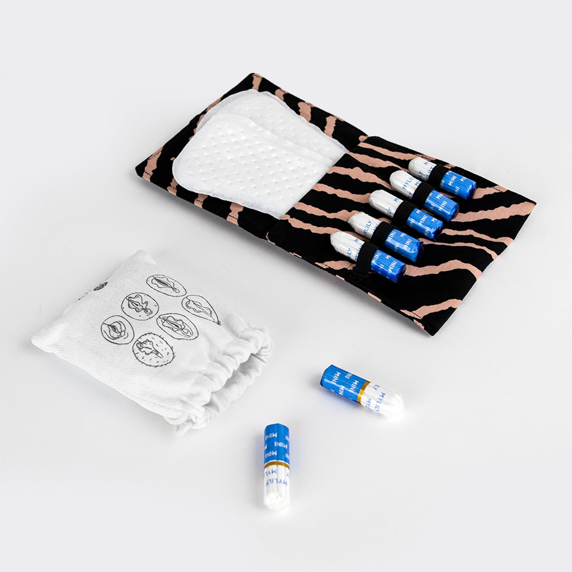 MYLILY® First Period Kit | Erste Periode Set | Geschenk Mädchen & Teenager, 11 Jahre und älter | Bio-Periodenprodukte, Aufklärungsbuch und vieles mehr I Geschenk erste Menstruation