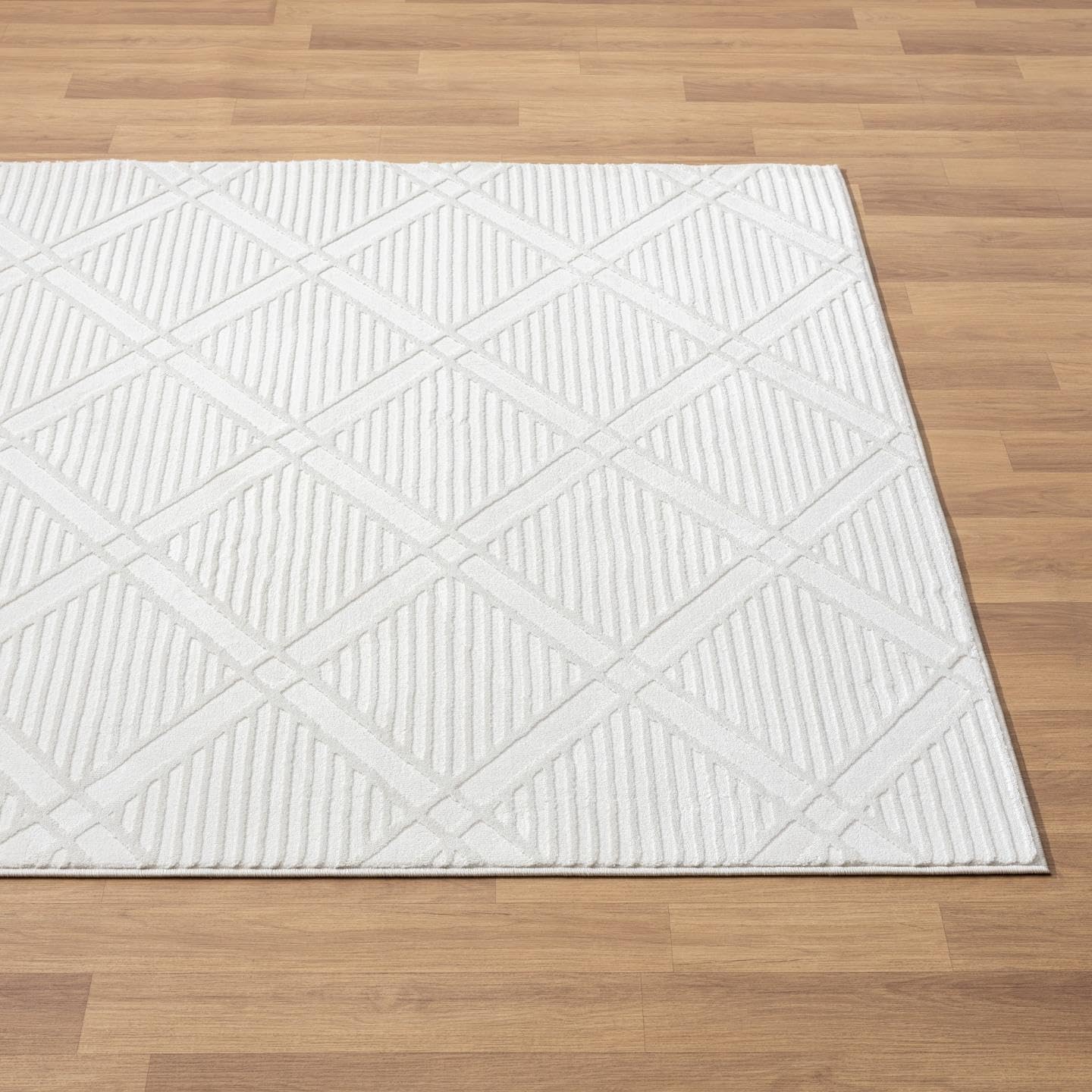 LUXE WEAVERS Orion 2792 Geometric Oval Cream 4x5 Area Rug