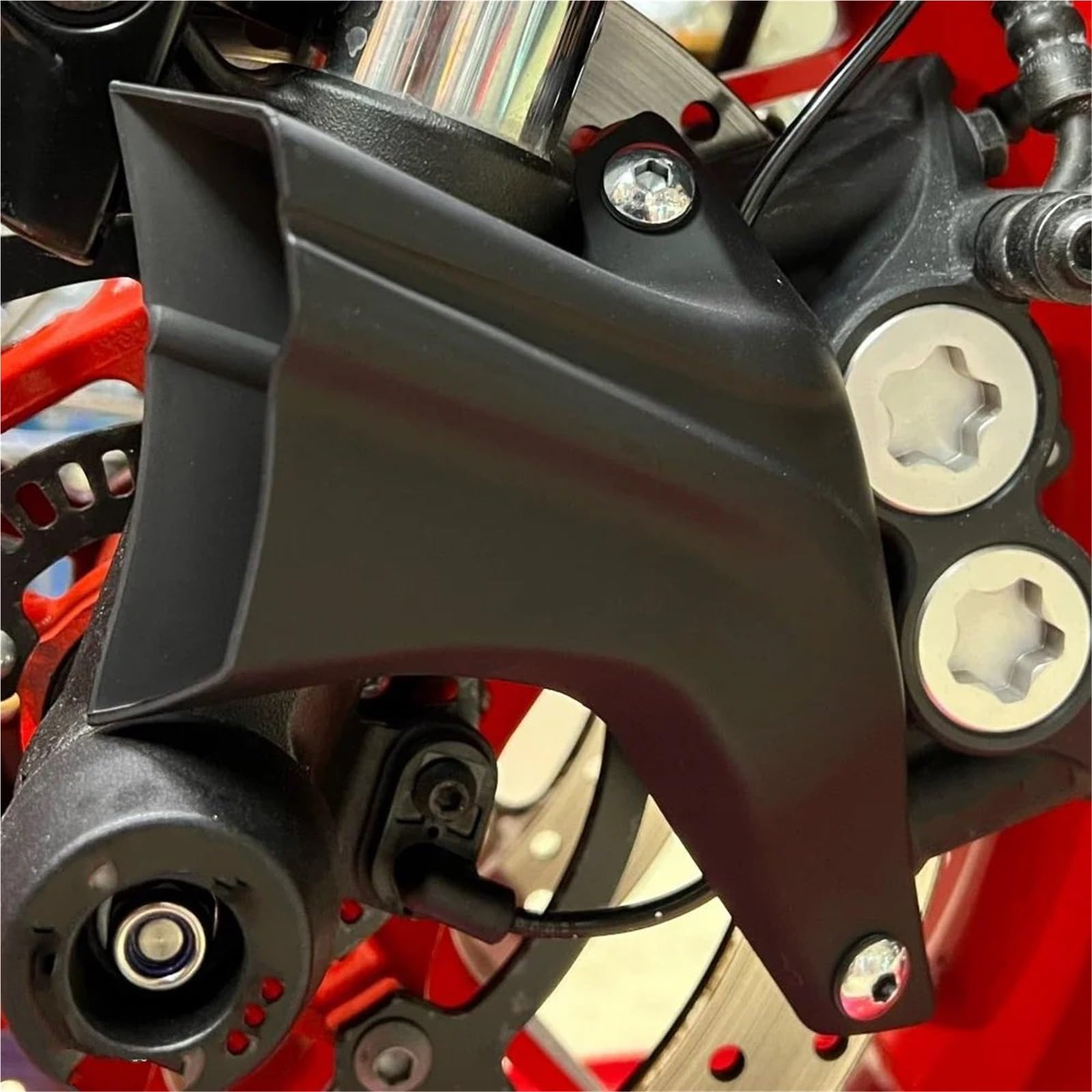 Refrigeración de pinza de freno Cubierta de conductos de refrigeración de aire para pinza de freno Kawasaki ZX6R, ZX6RR, ZX636 (2005-2016, 2017), ZX 6R, 636, ZX-6R. Refrigeración de la pinza de freno(