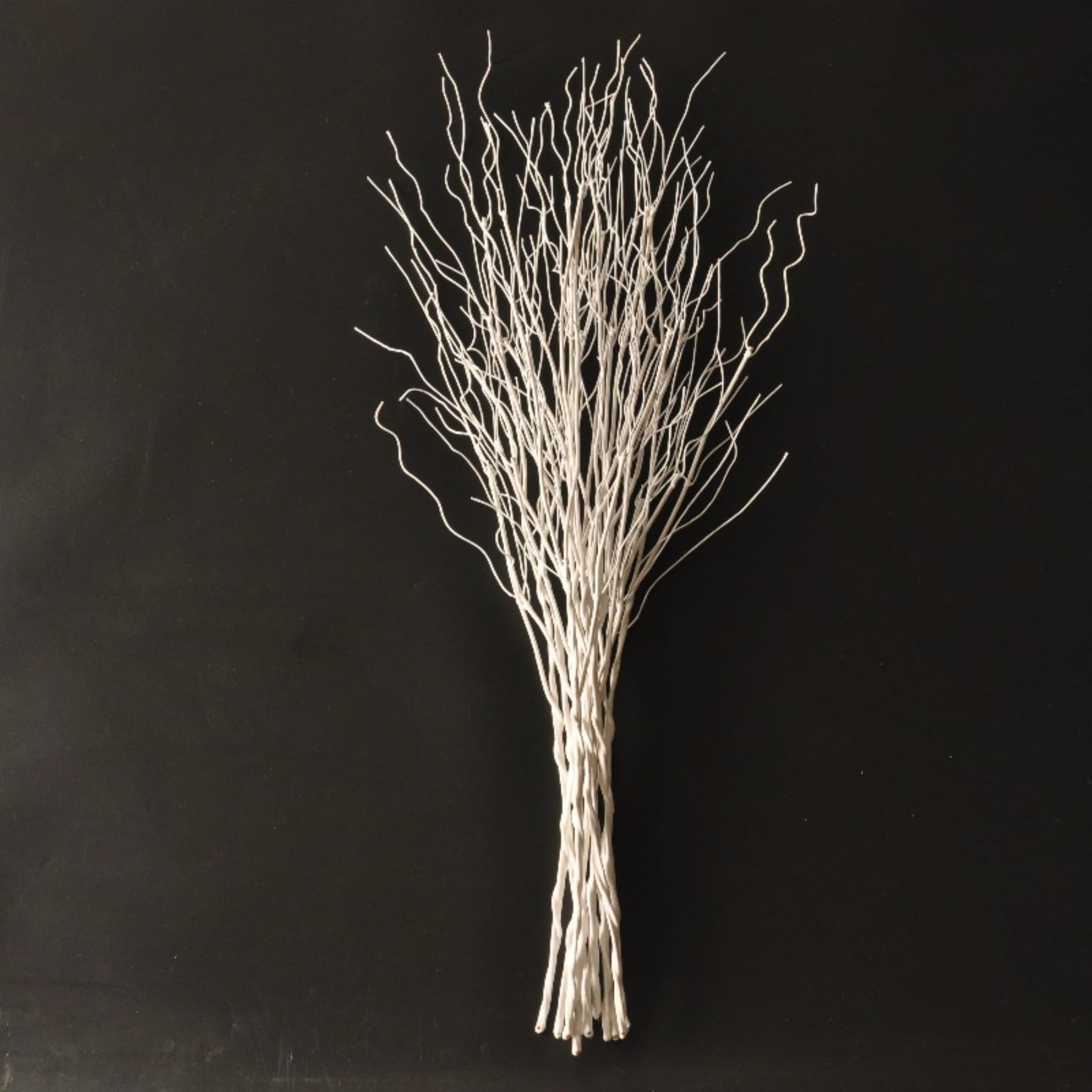 Branches de saule artificielles realistes pour embellir un salon sombre facilement