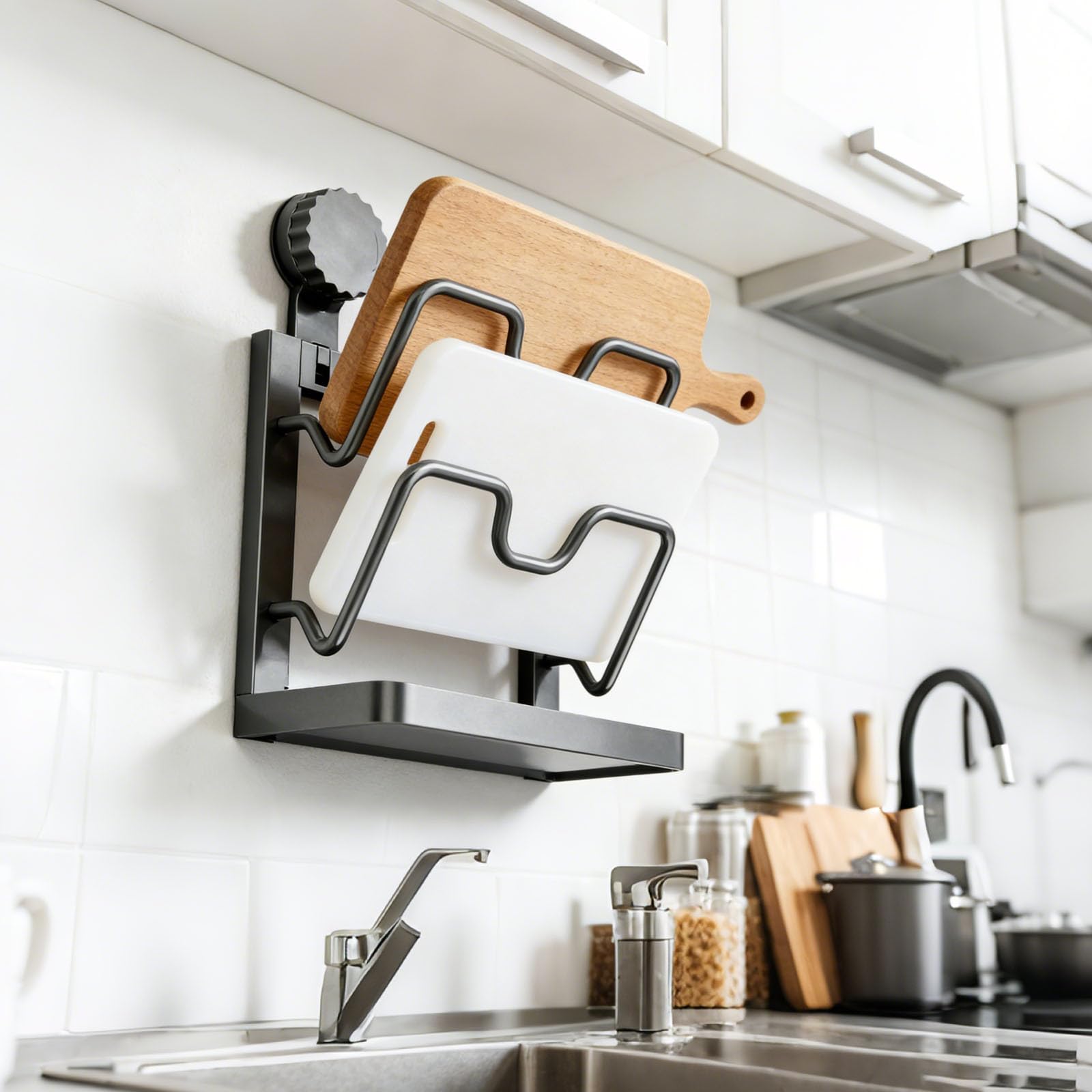 Estante de almacenamiento multifuncional para tapa de cocina, soporte vertical en forma de U con bandeja de goteo extraíble para encimera y estufa, tiene una función de almacenamiento de tapa 061486