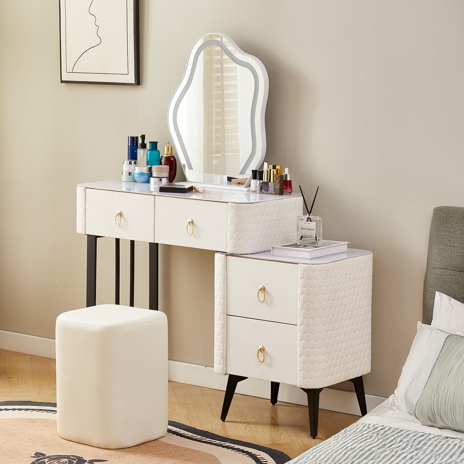 SHARPDO Coiffeuse avec Miroir LED, Caisson Aspect Simili Cuir & Plateau en Verre Trempé, Table de Maquillage avec 4 Tiroirs, Extensible 80 à 110 cm, Blanc, Compacte pour Chambre