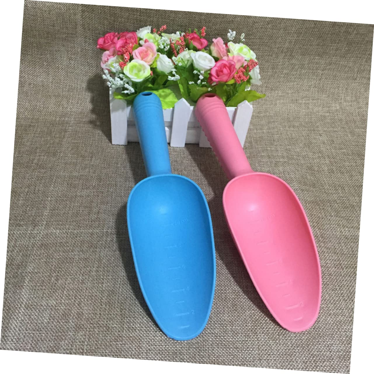 BEBEMOKO Plastic Hand Trowel Lightweight Garden Scoop Shovel for Transplanting Digging and Turning Soil Random Color Essential Gardening Tool for Planting and Flowerpots