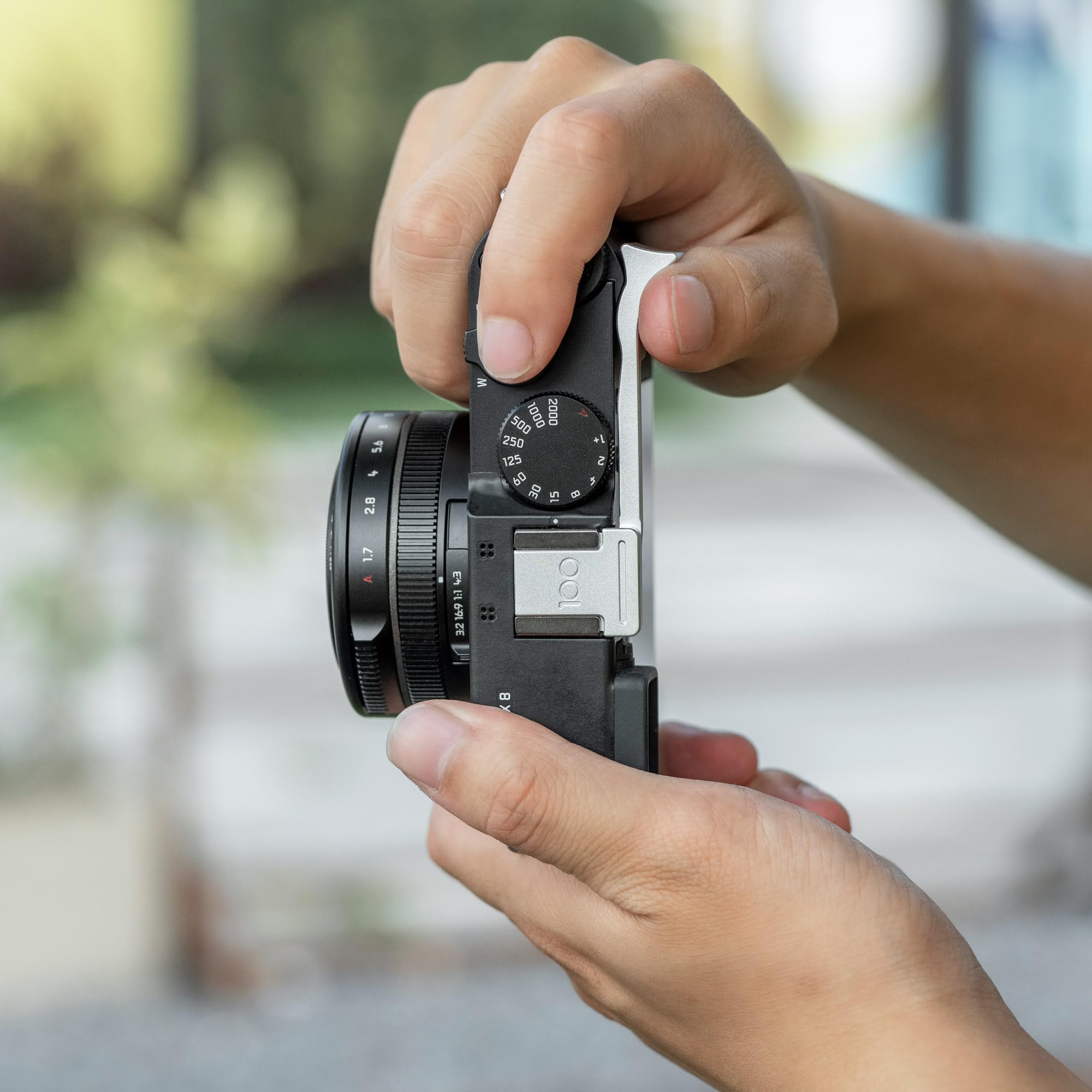 Amazon | Leica D-LUX8用サムアップグリップ、ホットシューカバー 