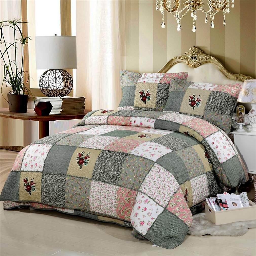 Couvre-lit patchwork floral vintage pour une ambiance de chambre cosy