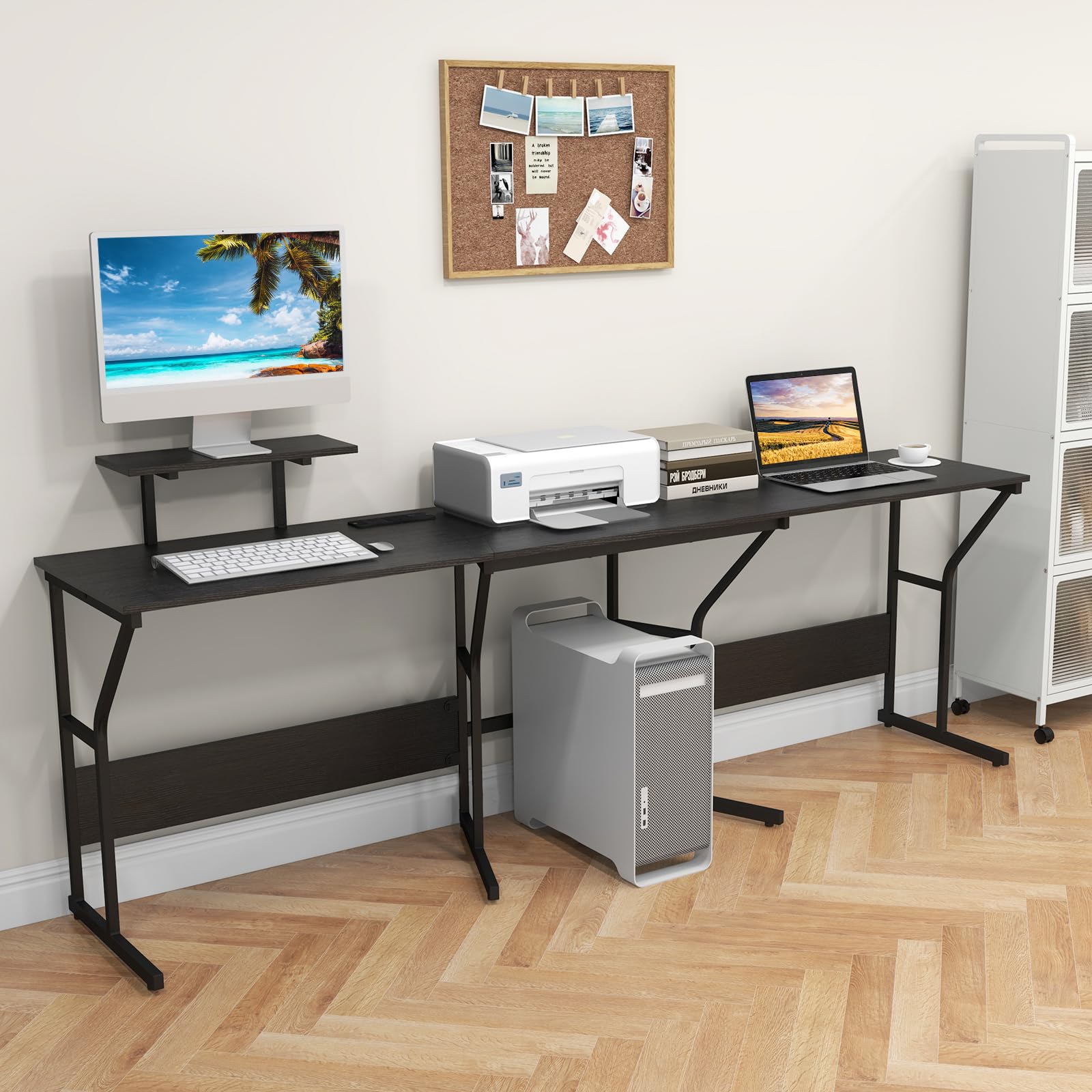 GYMAX Scrivania per Computer a L con Stazione di Ricarica, Tavolo Trasformabile Angolare con Supporto per Monitor, per 2 Persone, Postazione di Lavoro con Telaio in Metallo (Nero)