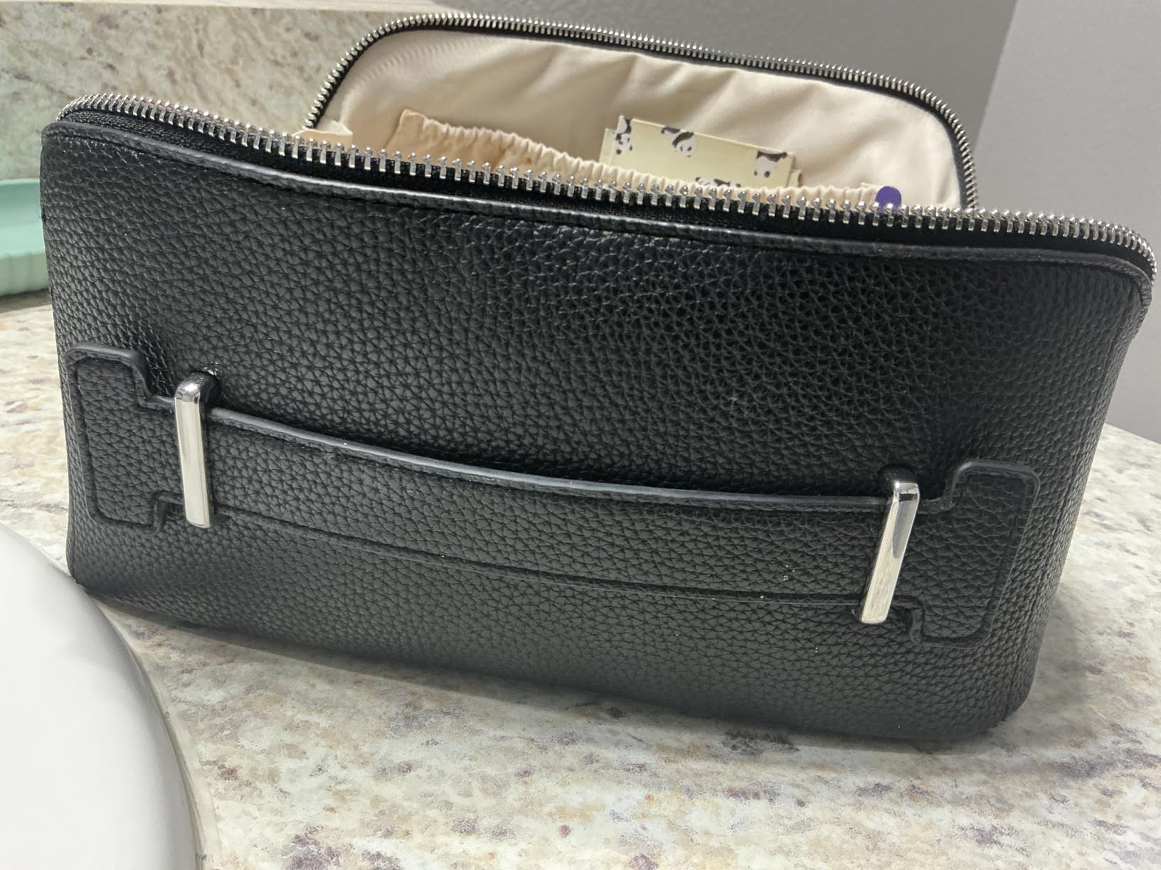 EACHY Travel Makeup Bag, Lychee Leather Large Capacity Cosmetic Bag for Women, Open Flat Toiletry Bag with TPU Brush Compartment, Waterproof Skincare Organizer Travel Essentials