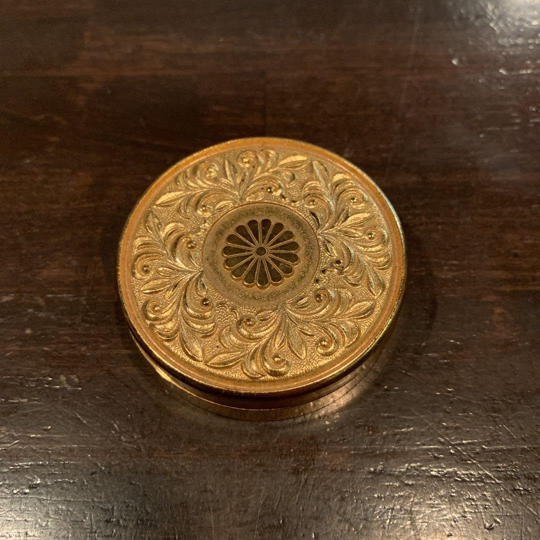 Amazon.co.jp: 古い 骨董 朱肉入れケース 小24K GP金ゴールド 菊の御紋