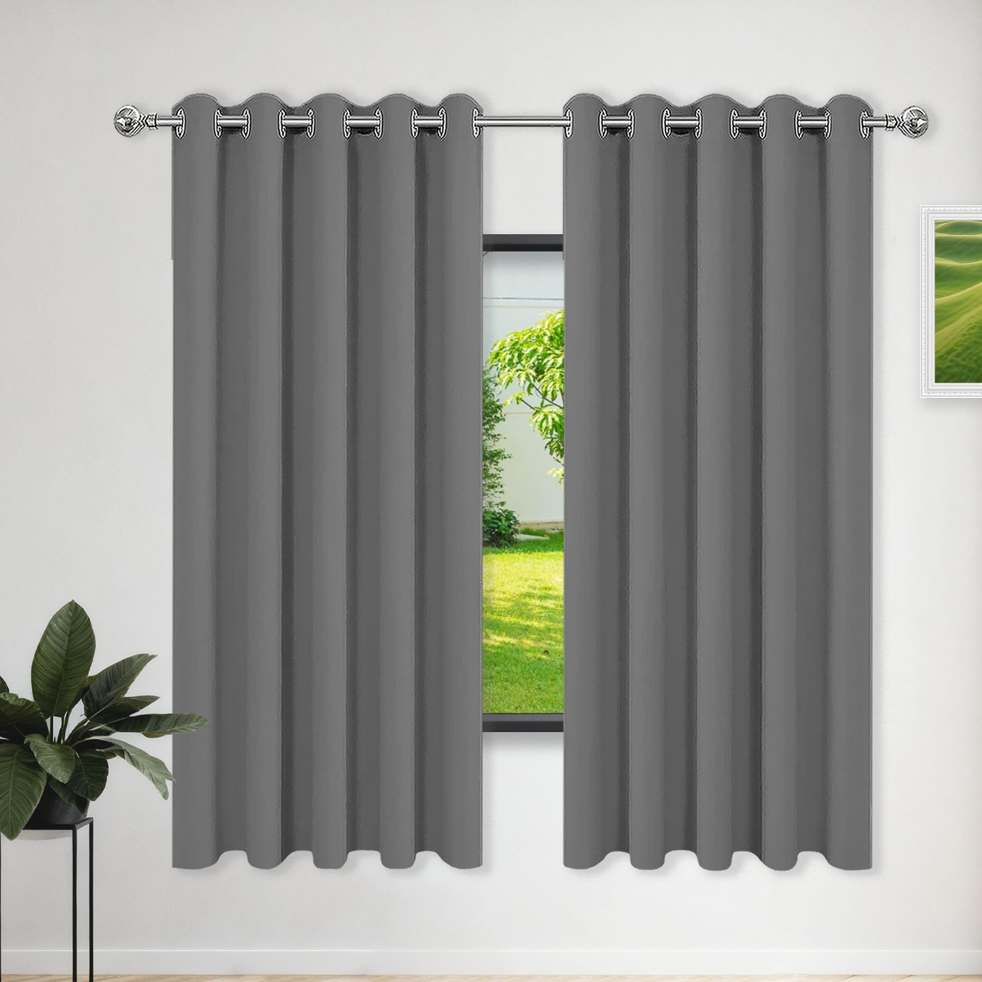 Rideaux opaques gris foncé pour ambiance cinéma dans le salon