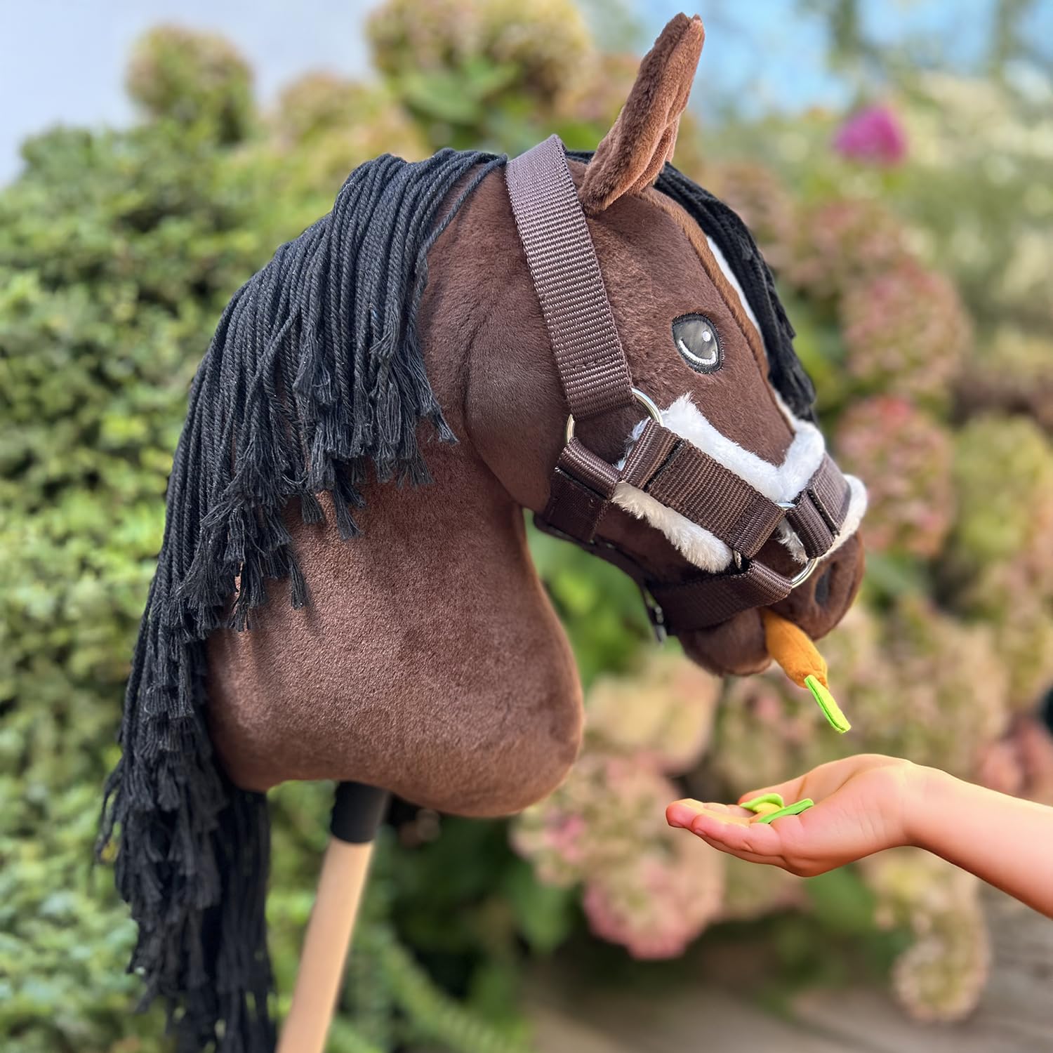 Hobby Horse A3 Braun mit schwarzer Mähne. Steckenpferd Komplettes Zubehör-Set: Halfter, Gebiss, Zügel, Halfter, Longe und braune Haube. Pferdekopf-Steckenpferd für Hobby Horsing Kinder und Jugendliche