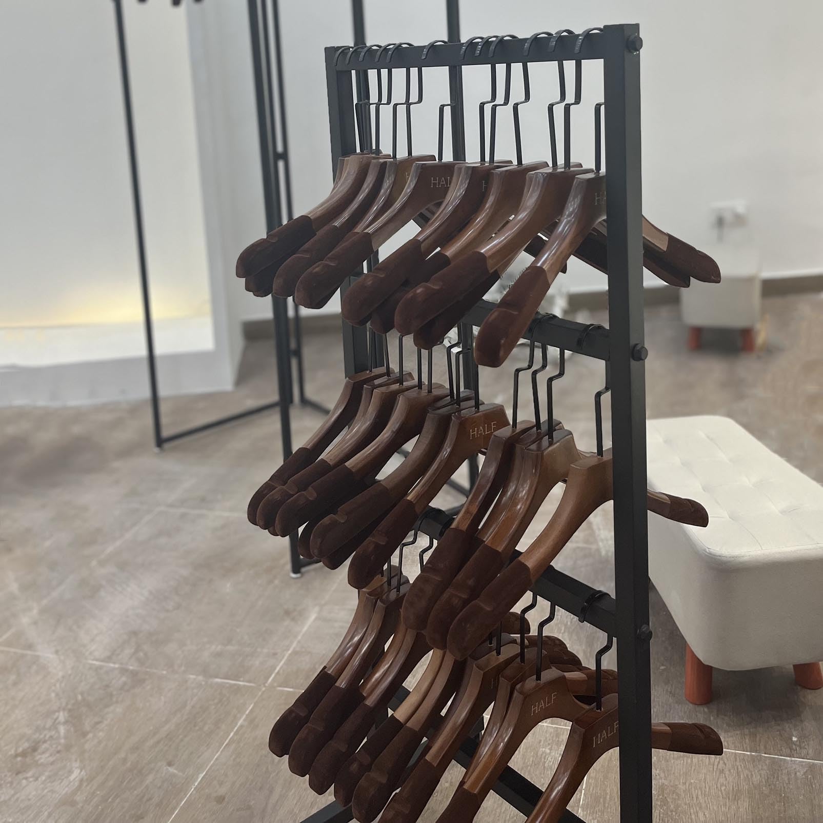Carrito Apilador para Perchas, Soporte Móvil con 4 Ruedas, Ideal para Centros Comerciales, Tiendas Especializadas Y Lavanderías, Multifuncional para Toallas Y Bufandas, Plateado.