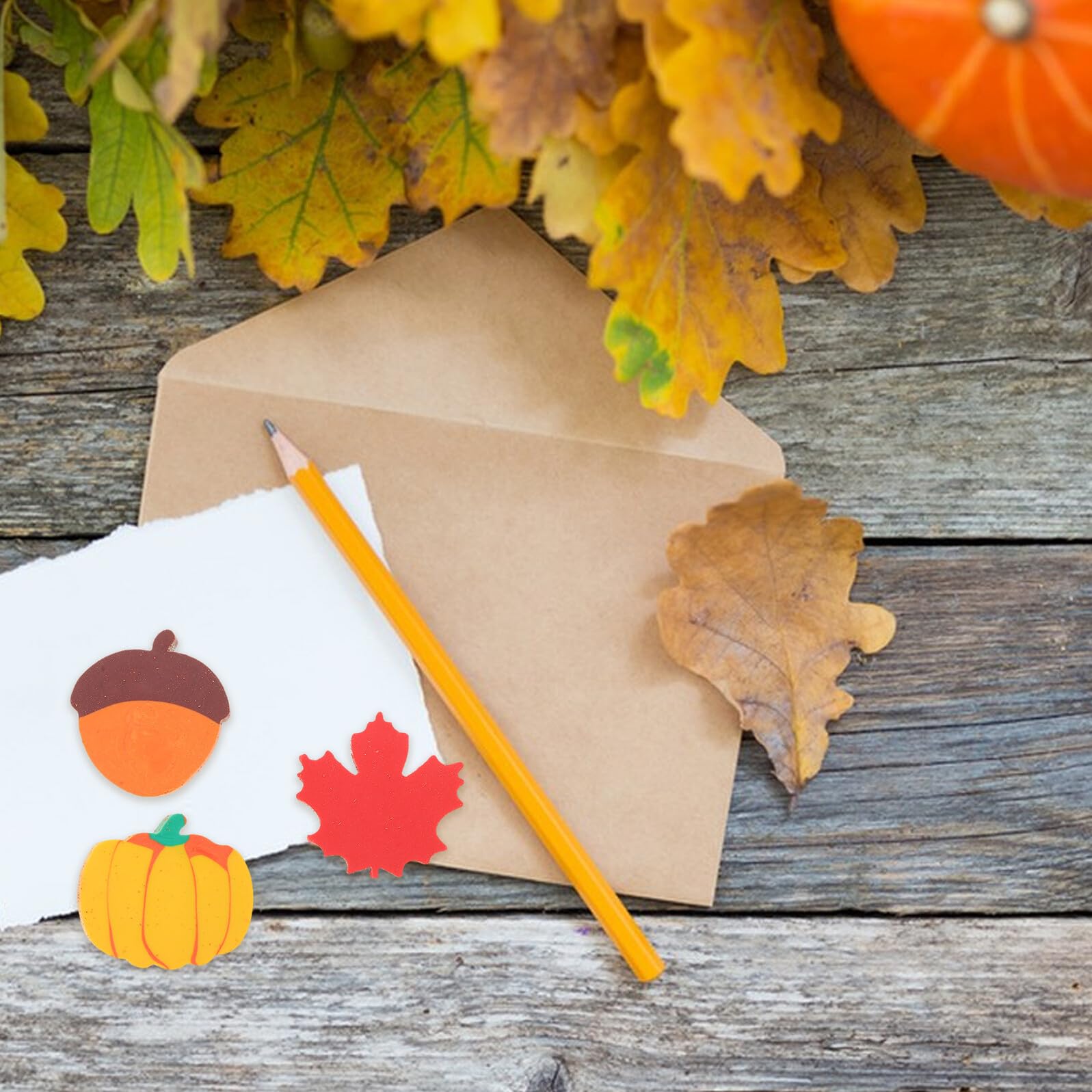 Hohopeti Mini Gommes d'automne Fantaisie 50 Pièces Formes Citrouille Feuille d'Érable et Gland Gomme Douce pour Crayons Récompenses Scolaires et Fournitures de Fête Thanksgiving