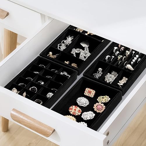 Miniatura 5 de Elsjoy Paquete de 8 bandejas de terciopelo de 4 estilos, bandeja organizadora de joyas de 8 x 5 pulgadas, bandeja apilable para almacenamiento de