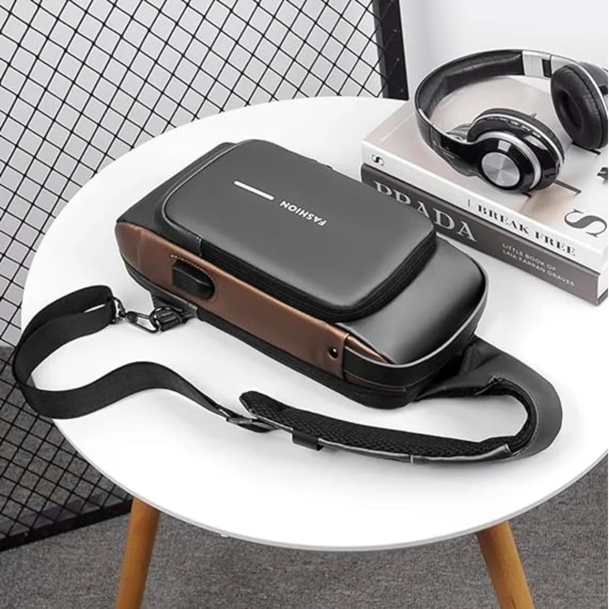 Mochila masculina com cadeado à prova d’água anti-roubo bolsa com porta de carregamento USB bolsa de ombro mochila transversal Preto com Dourado ®Hallure em promoção! Veja a oferta e mais achadinhos de Mochilas & Pastas Masculinas 3 Hoje é o melhor dia para comprar Mochila masculina com cadeado à prova d’água anti-roubo bolsa com porta de carregamento USB bolsa de ombro mochila transversal Preto com Dourado ®Hallure com aquele preço maroto! Promoção! Aproveite a oferta! 3