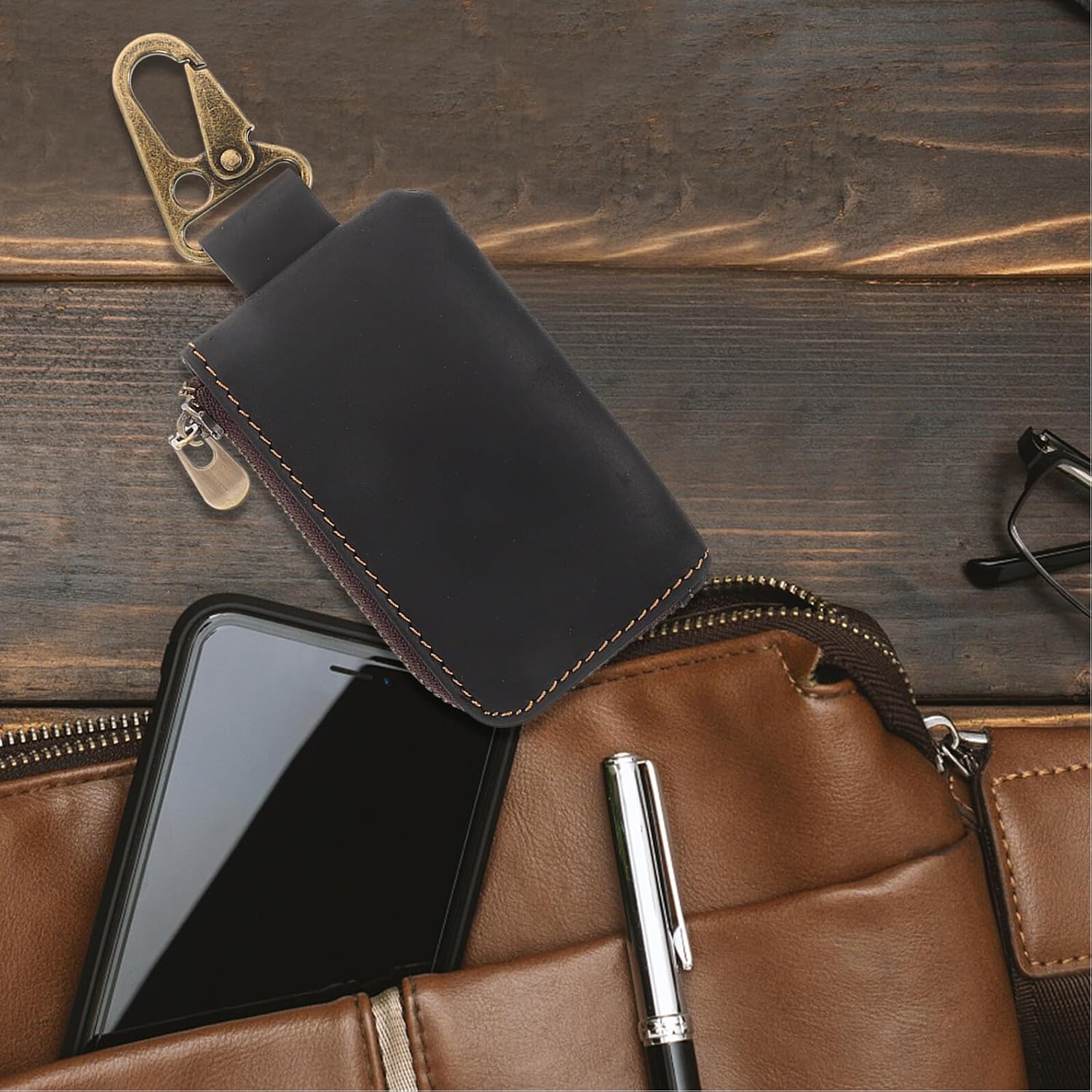 CALLARON Men’s Leather Coin Purse with Keychain Zipper Pouch Small Change Purse for Travel Daily Use Earphones and Keys Organizer Black Cowhide