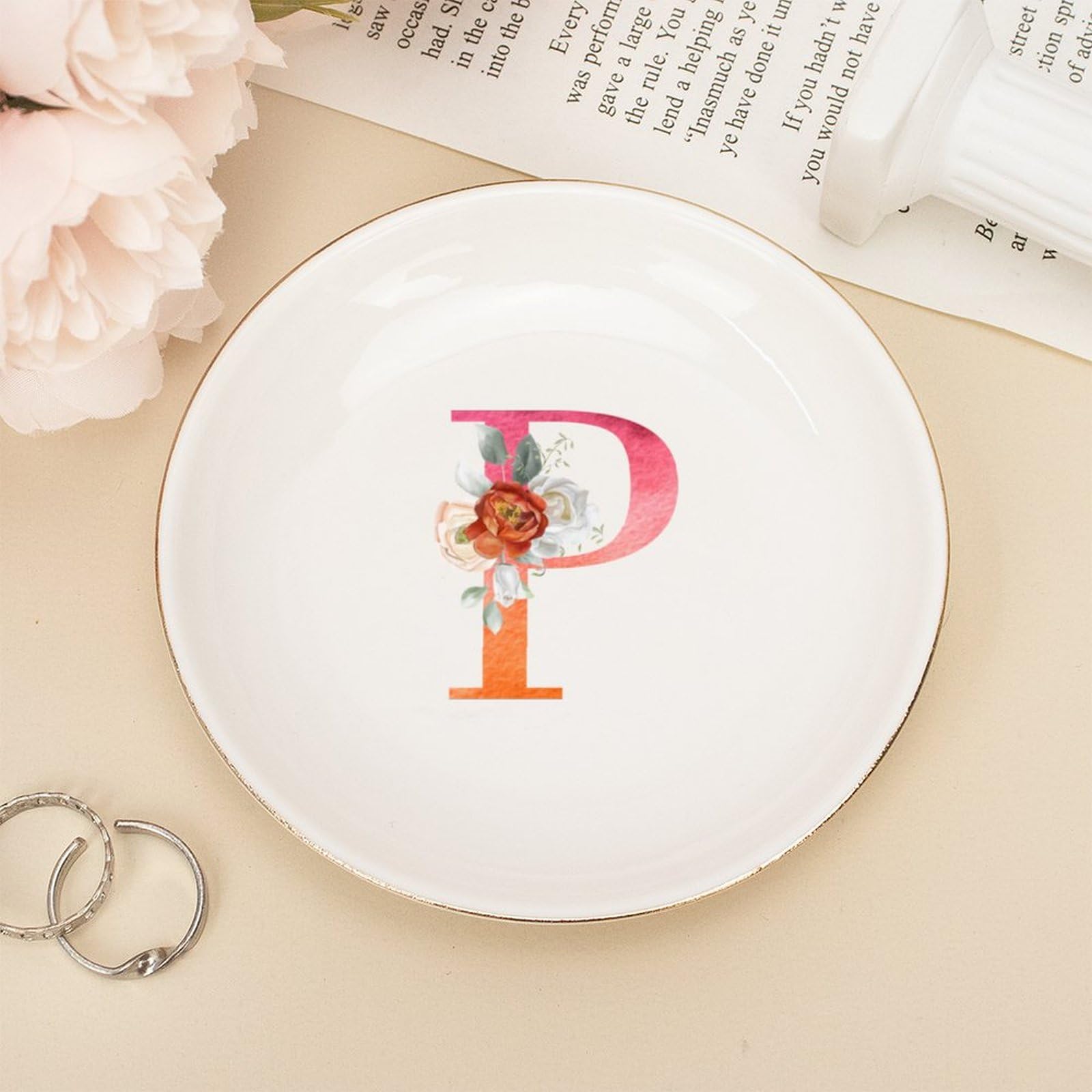Lettre rose avec rose : plat à bijoux pour amies et sœurs chères