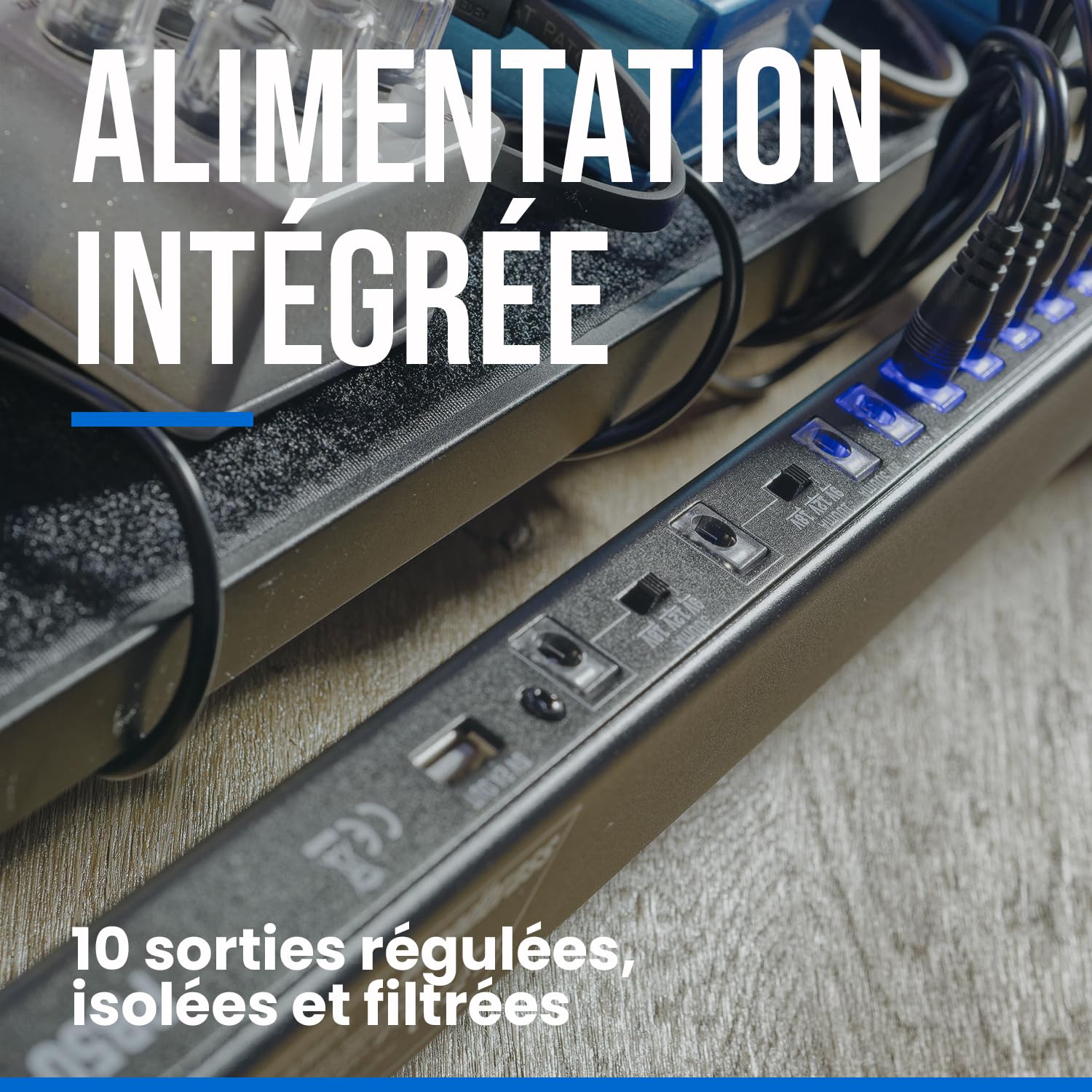 Woodbrass PB50-POWER Pedalboard alimenté avec housse de transport matelassée - Solution robuste et polyvalente pour 10 pédales d'effets guitare et basse : Parfait pour la maison, répétition et scène