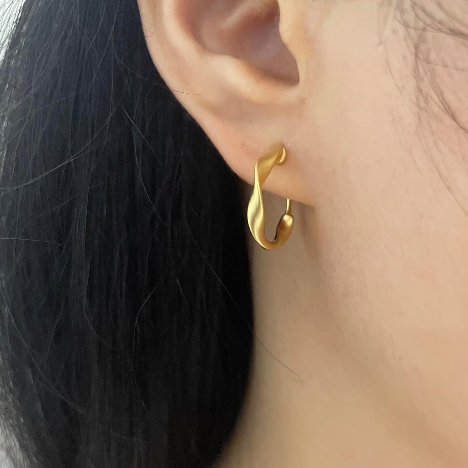 Clip On Hoop Earrings for Women Twisted 14K Gold Plated Clip On Earrings Lightweight Non Pierced Clip On Hoops Adjustable No Piercing Fake Earrings