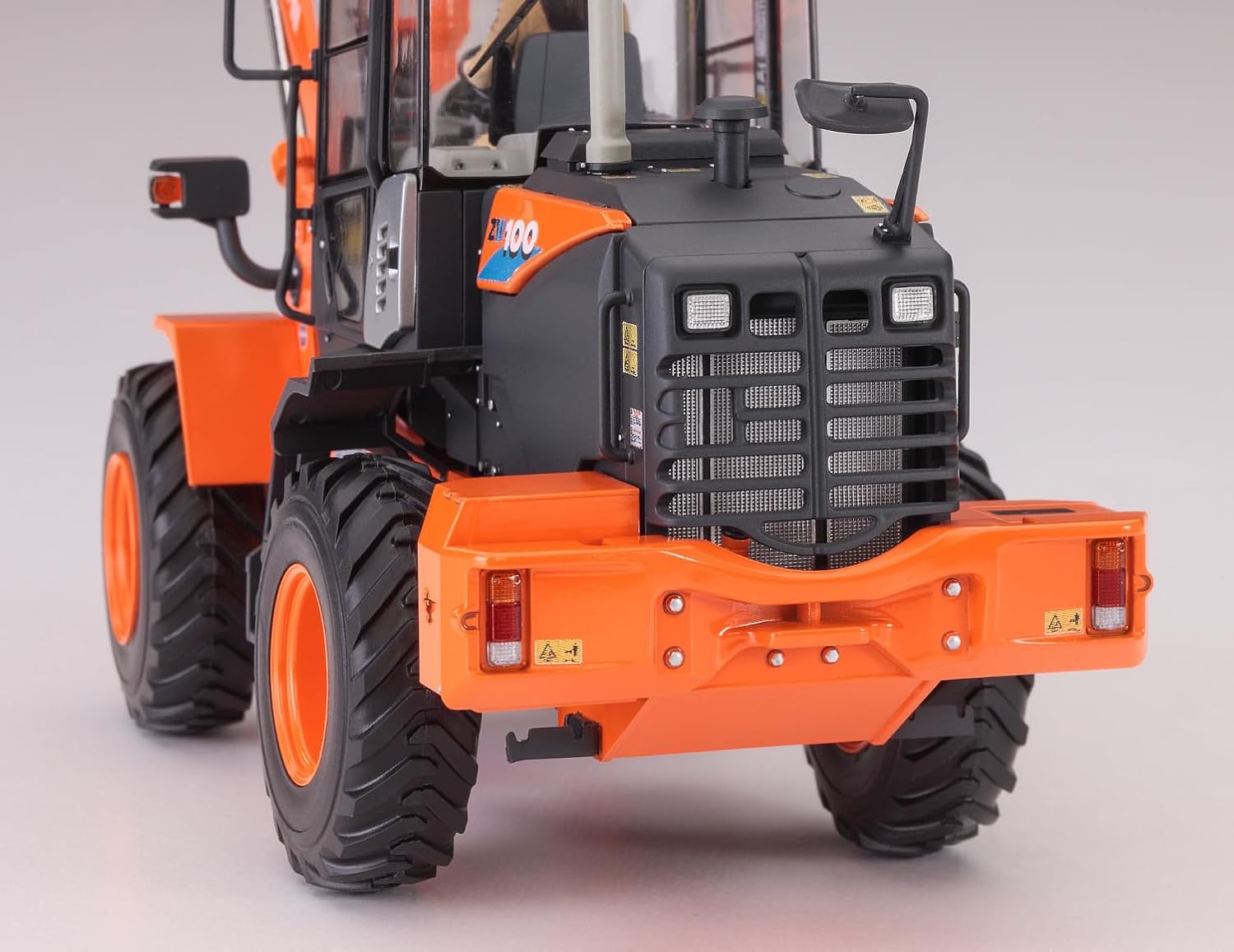 Hasegawa WM04 1/35 Construction Machine Series Hitachi Construction Wheel Loader ZW100-6 Plastic Model