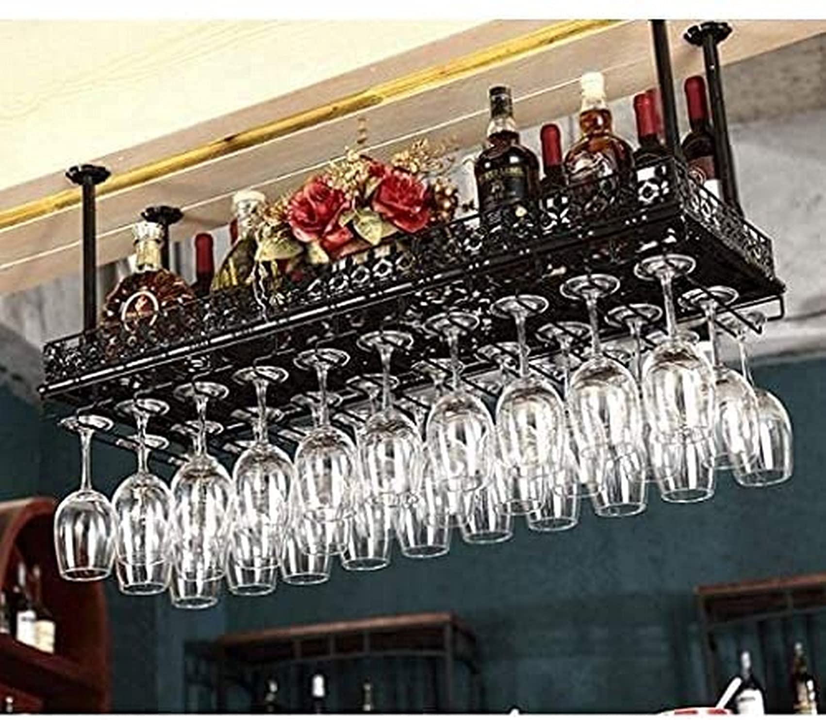 Casier à vin plafond industriel pour un bar élégant à la maison