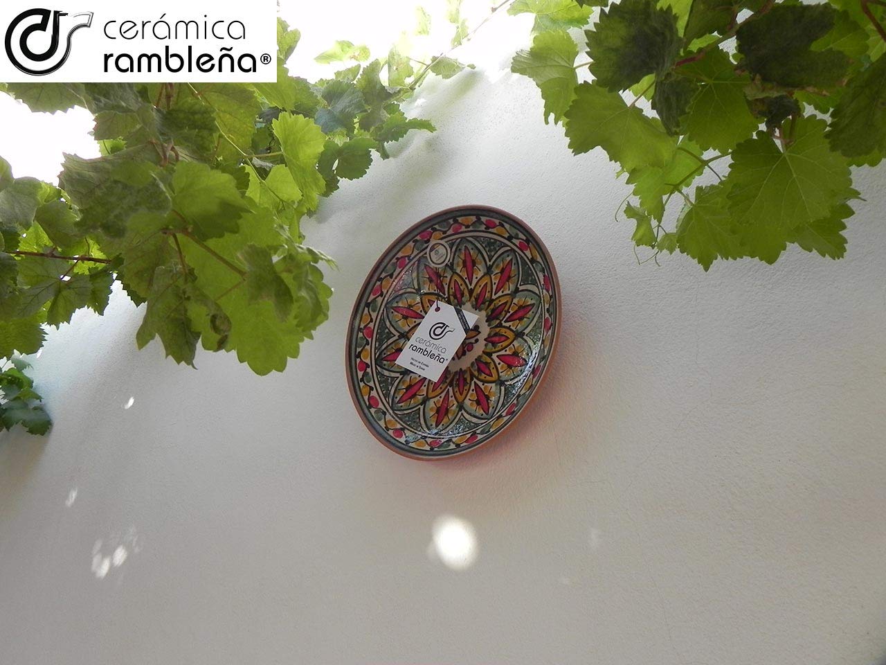 CERÁMICA RAMBLEÑA | Plato decorativo para colgar en pared | Plato de cerámica | Rojo-Verde-Amarillo | 100% Hecho a mano | 27x27x4.5 cm