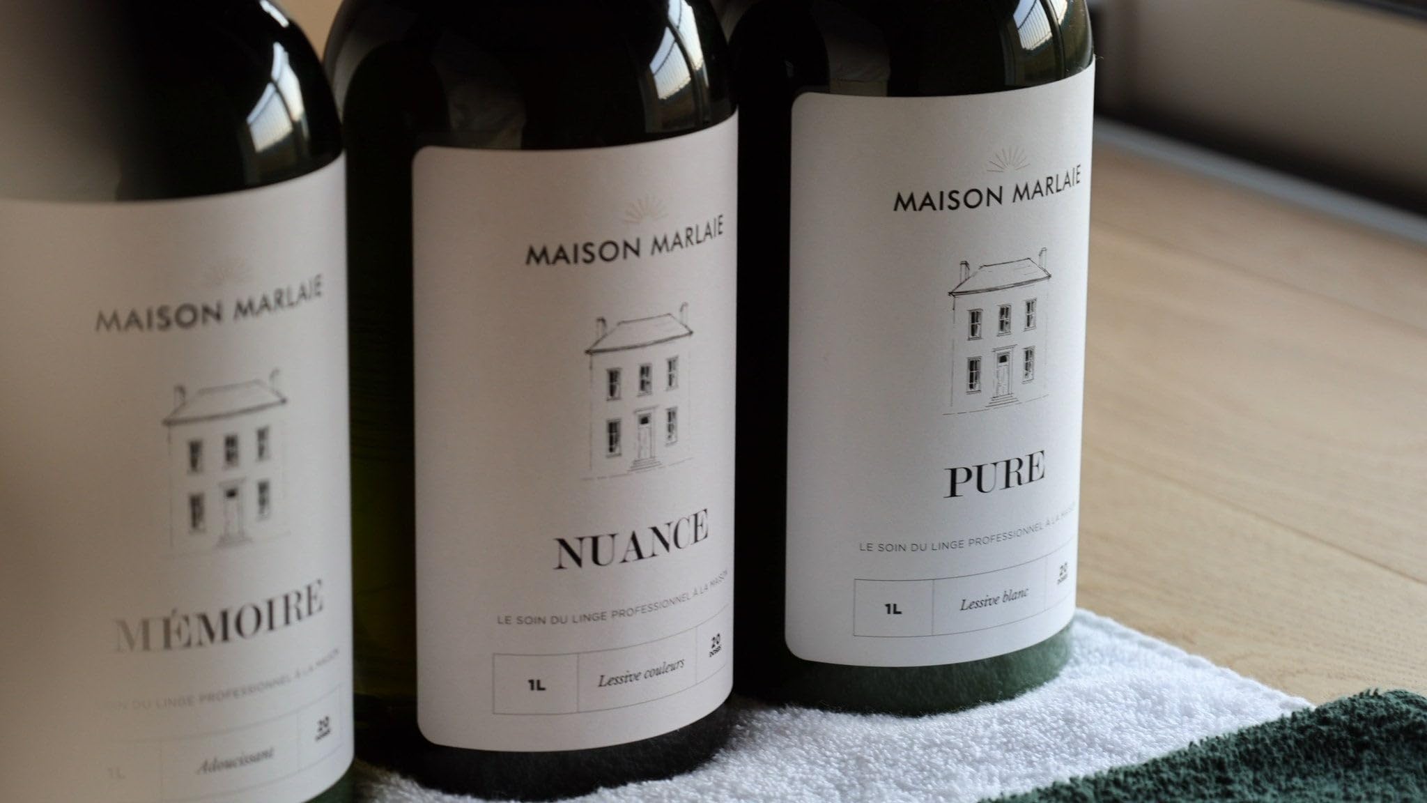 L'Essentiel Maison Marlaie – Coffret Lessive Blanc + Lessive Couleurs + Adoucissant Concentrés – Parfum Signature – Fabriqués en Italie – 3 x 1L