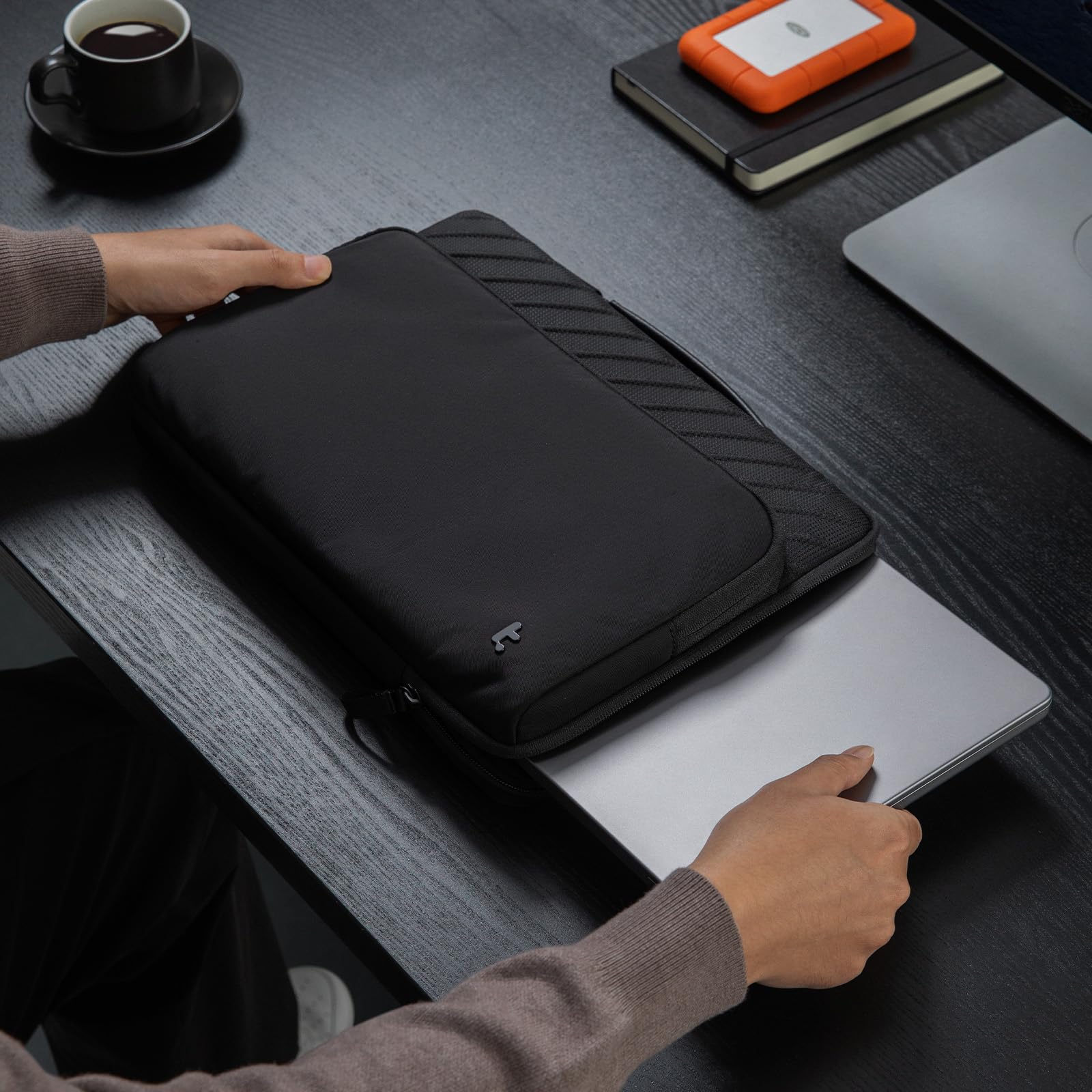 Tomtoc 360°-Case für 15 Zoll MacBook Air/Pro, Surface Laptop - Wasserabweisend - Dettaglio