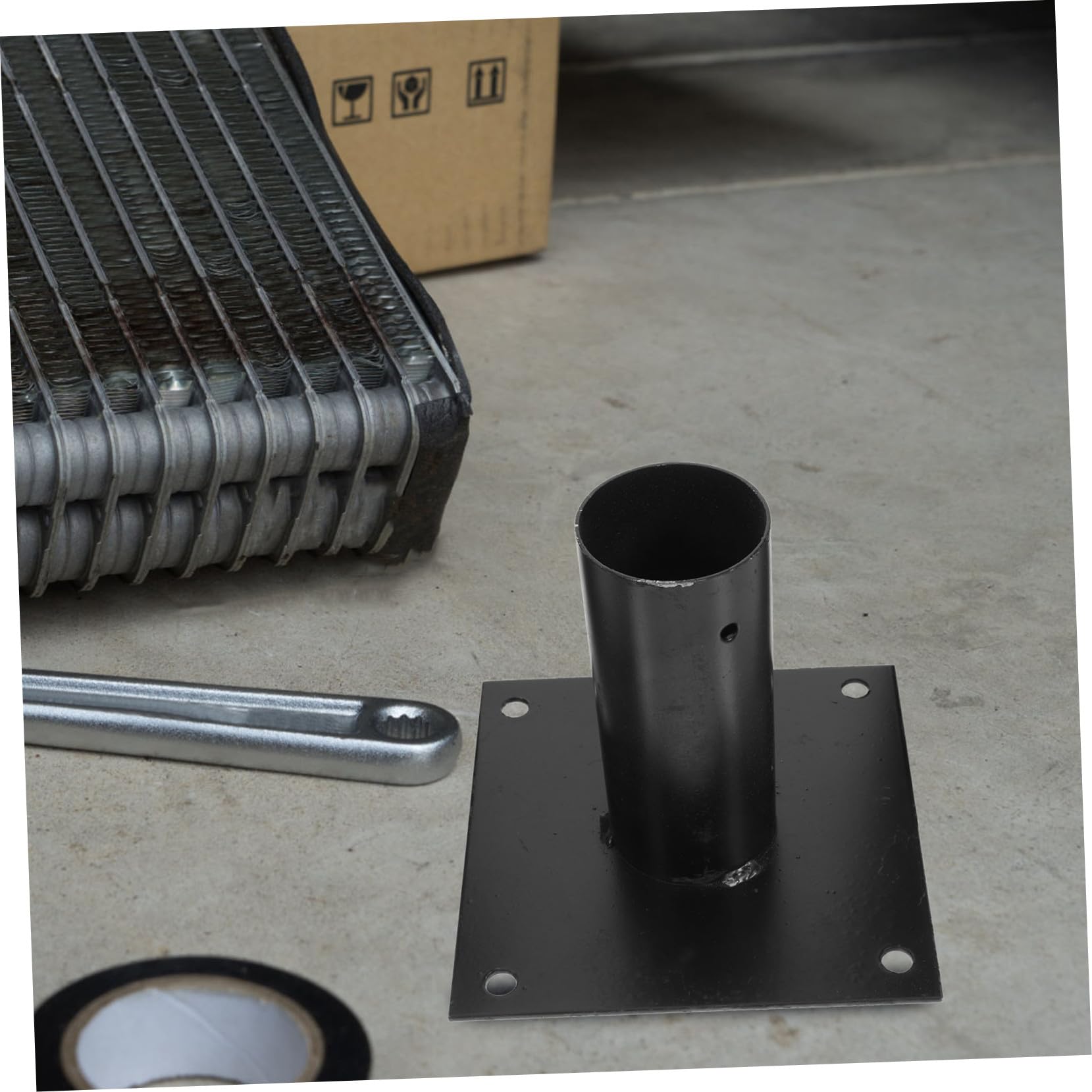 SUPVOX Support Poteau de Clôture Robuste Ancrage Fixation Facile Béton ou pour Réparation et Maintien des Poteaux de Boîte Aux Lettres