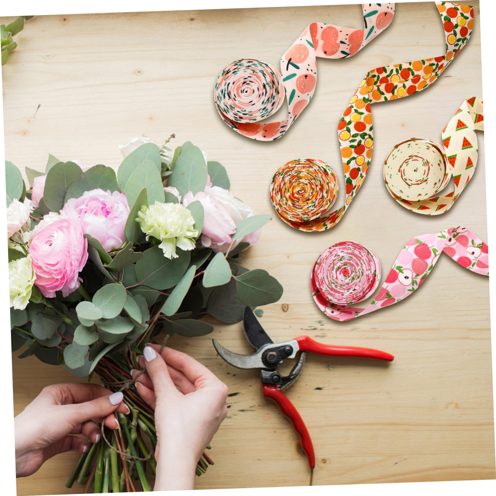 4 Rollen Sommerliches Stoffband mit Fruchtigem Melonenmuster in Verschiedenen Breiten Weiches und Robustes Nylongarn für Geschenkverpackung Blumensträuße und DIY Dekorationen