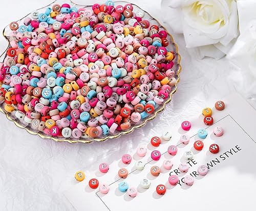 Vista 27 de DUQGUHO 3500 cuentas de letras acrílicas del alfabeto de la A a la Z, cuentas redondas blancas de 26 letras para hacer joyas, pulseras, accesorios