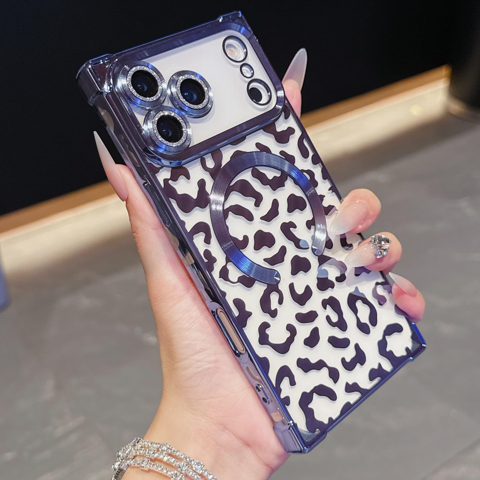 Coque arrière rigide iPhone 17 Pro Max silicone transparent léopard