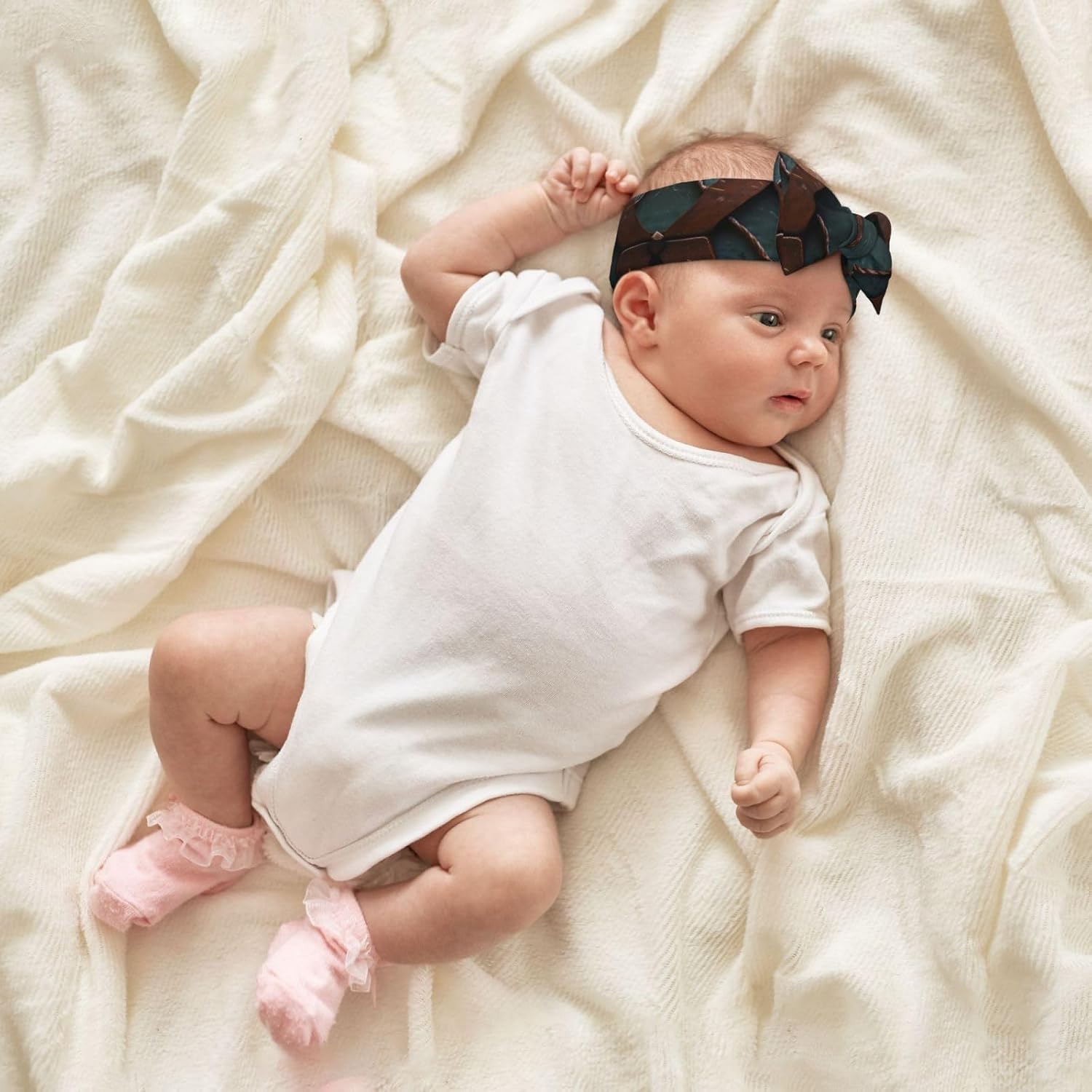 iron wire Pattern baby bow headband - Elastic and comfortable, suitable for photo shoots, parties, and daily wear image 4