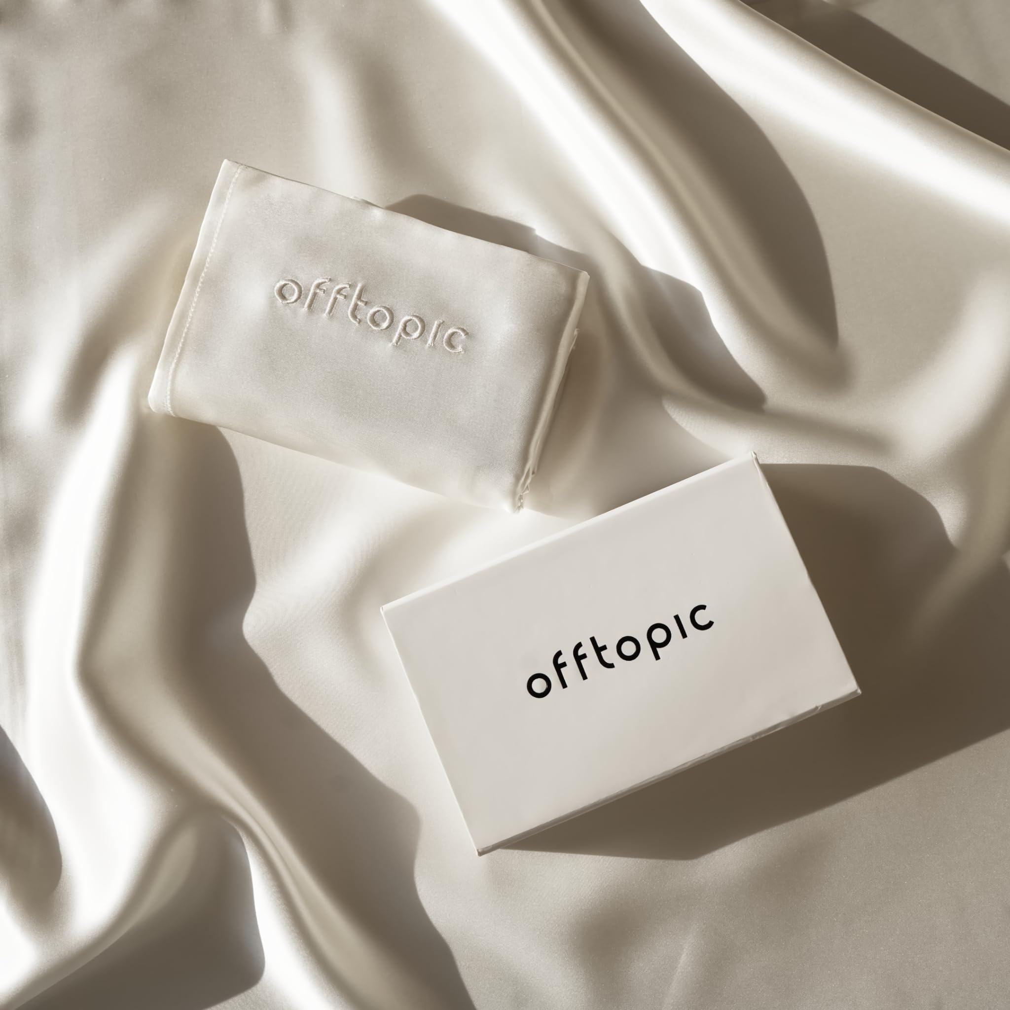 OFFTOPIC Federa 100% Seta Anticrespo e Antirughe, Federe in Seta 22 Momme Certificata OekoTex Antibatterica, Fodere Cuscini Letto Idea Regalo Perfetta, Chiusura Senza Zip 50x75 Bianca