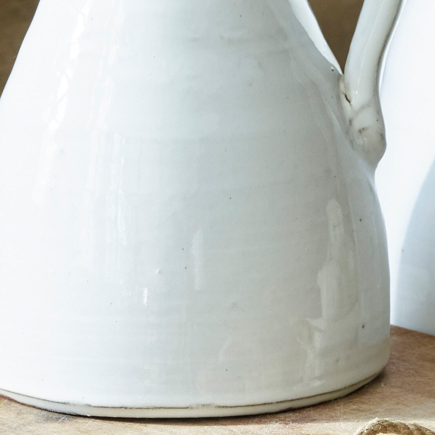 Loberon Vase 2er Set Yarick, weiß | unterschiedliche Größen, handgetöpfert, in Handarbeit lasiert, Blumenvase für Schnittblumen oder Trockenblumen, Terrakotta