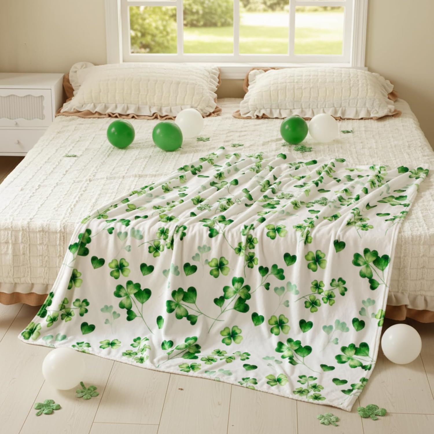 St. Patrick's Day Shamrock Throw Blanket 50"x60" Soft Warm Lucky Irish Clover Plush Flannel Decorative Spring Blanket for Living Room Couch Bedroom Bed, Romantic Gift for Mom Wife Girlfriend - Image 5