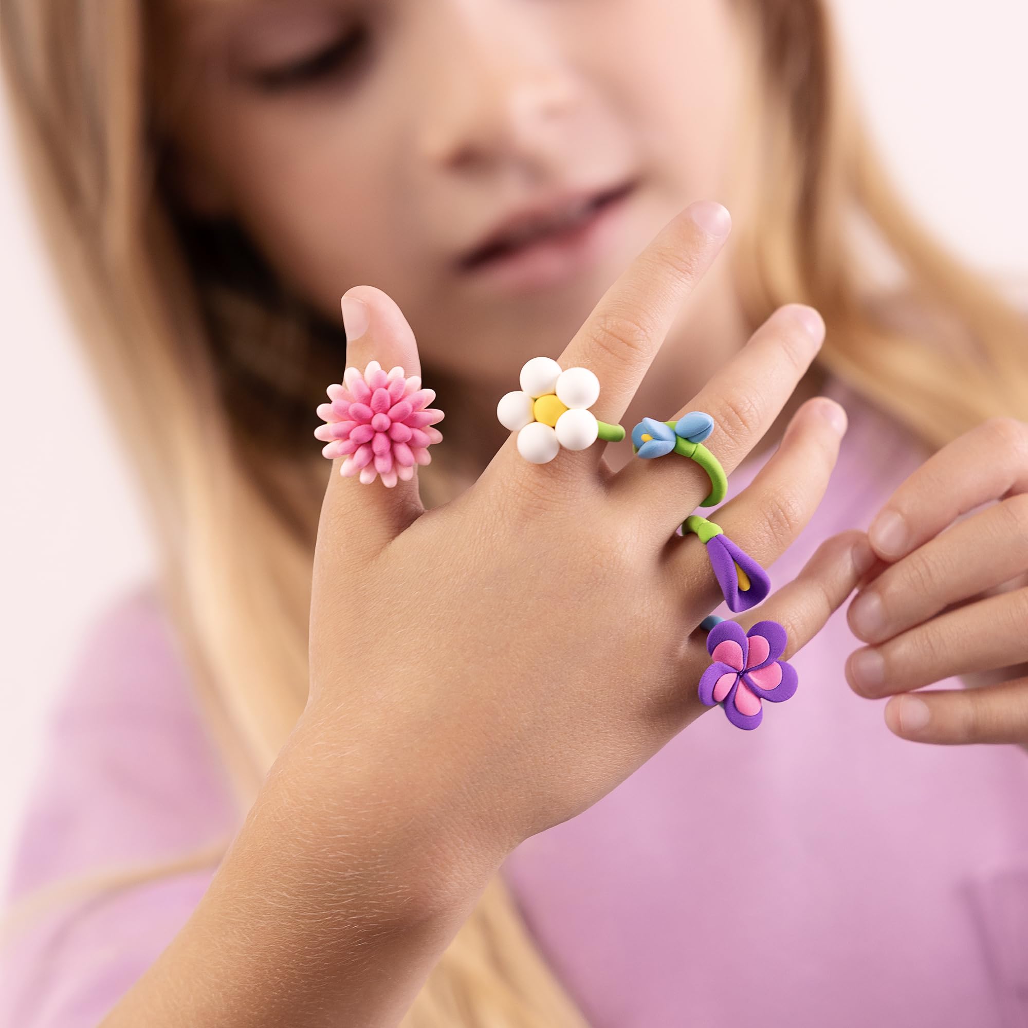 HEY CLAY Bijou Rings - Zestaw glinianych akcesoriów do majsterkowania - Glina suszona na powietrzu z narzędziami i interaktywną aplikacją dla dzieci w wieku 4-8 lat (floral nels)