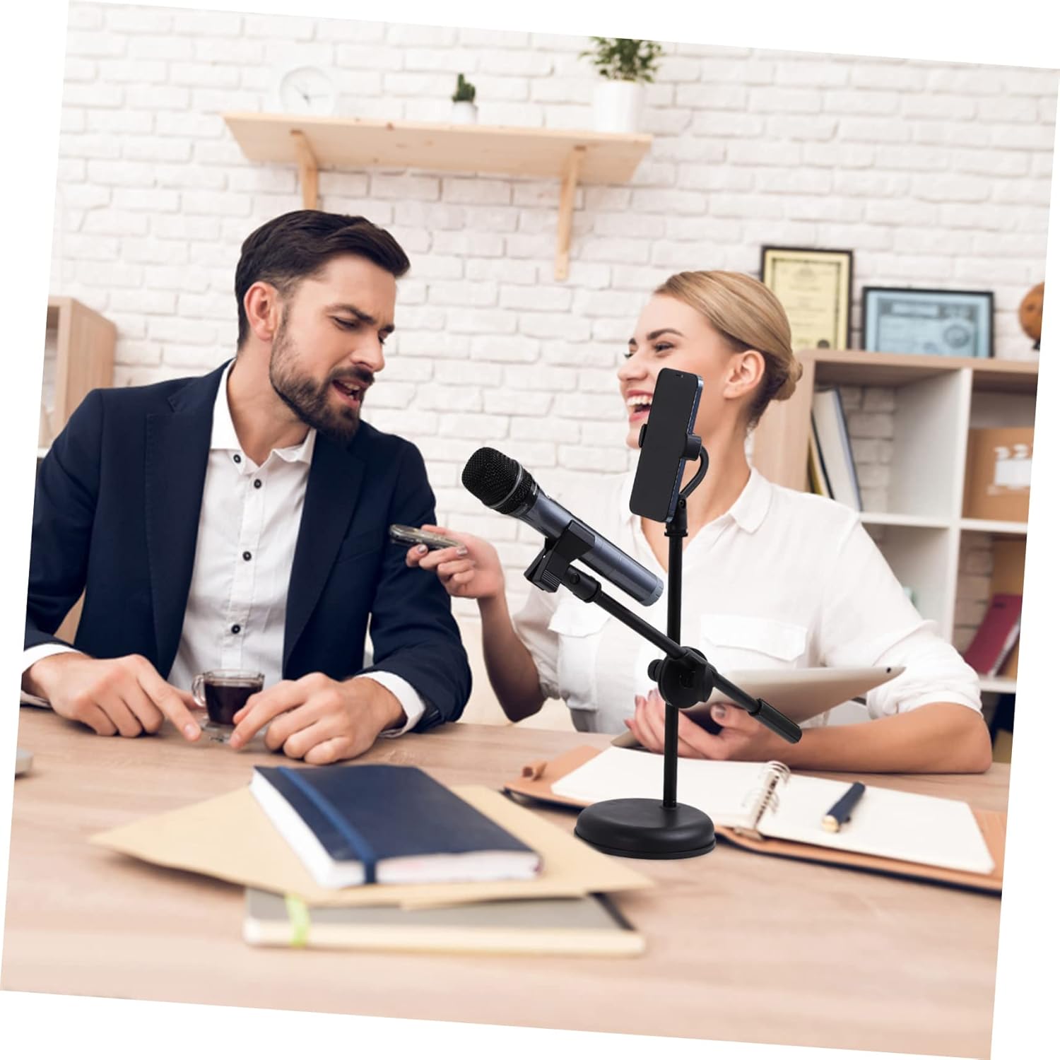 Yardwe Adjustable Desktop Microphone Stand Phone Holder Universal Mic Mount Telescopic Mic Stand for Streaming and Podcasting