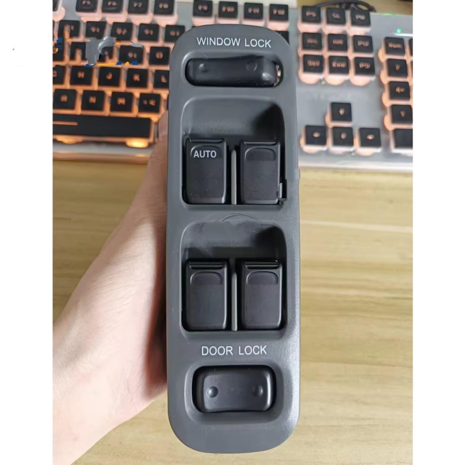 Interruttore Vetro Elettrico Compatibile Con Chevy Per Tracker 1999 2000 2001 2002 2003 2004 Elettrico Auto Power Finestra Interruttore Di Vetro Pulsante LHD 37990-65D10-T01