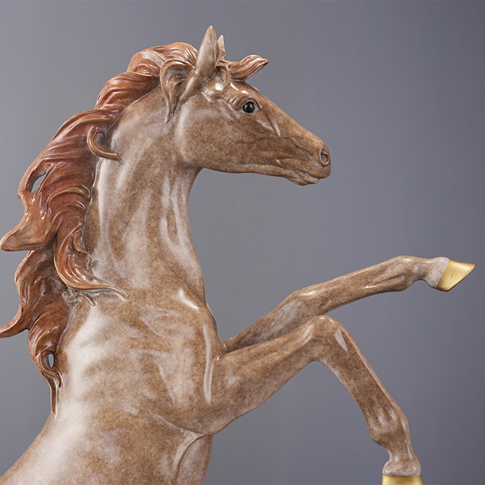 Figura de caballo de latón pintada color, escultura de caballo encabritado