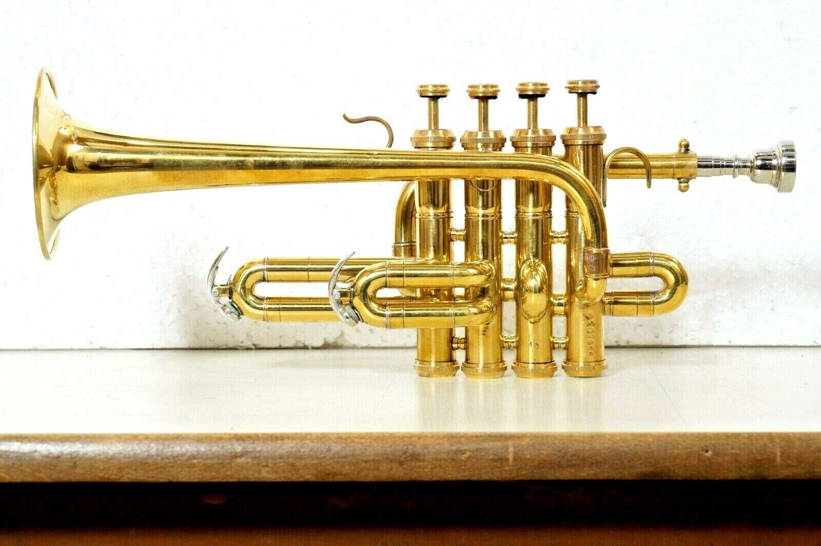 ADVIK Trompette Piccolo finition laiton BB/A avec étui rigide et embouchure