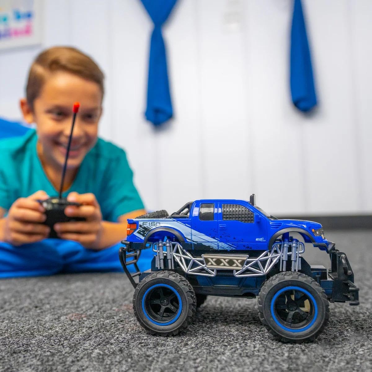 World Tech Toys 1:24 Officially Licensed Trail Attack Ford F150 SVT Raptor Electric RC Truck